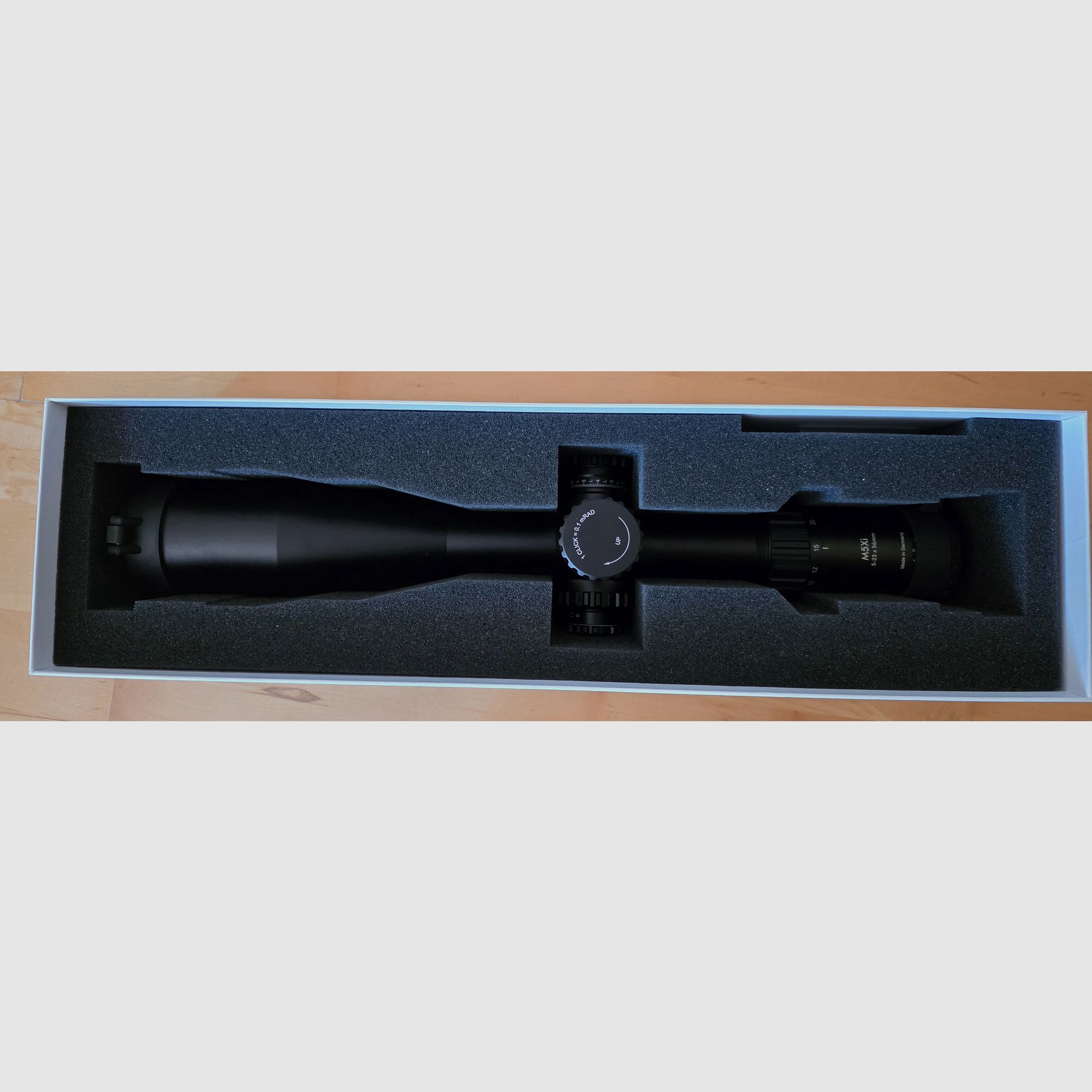 Steiner M5Xi 5-25x56, FFP, 34mm Mittelrohrdurchmesser, TReMoR3 militärisches Absehen, wie neu