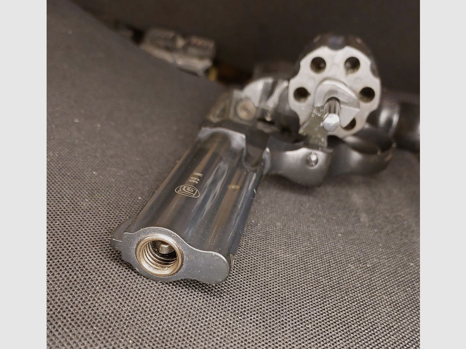 Revólver de fogueo Röhm RG99N niquelado (PTB 597) RG 99 n