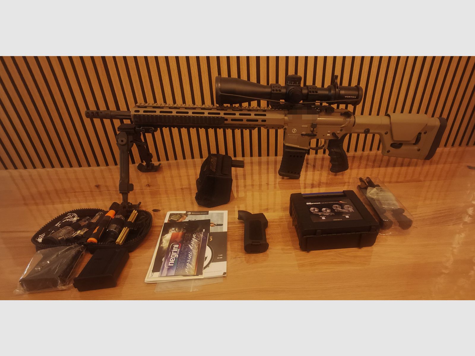 Schmeisser AR15 DMR FDE .223Rem + PAQUETE COMPLETO