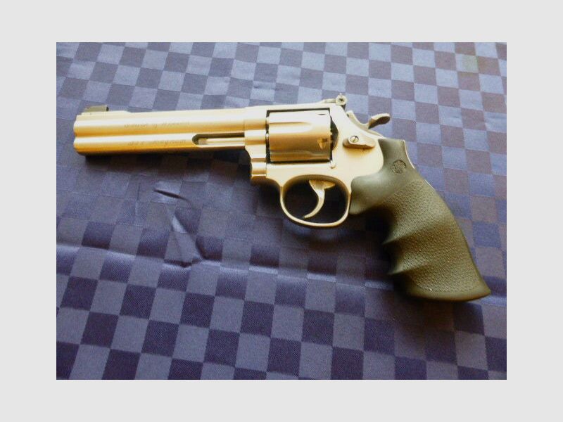Smith & Wesson 686-4 Target Champion