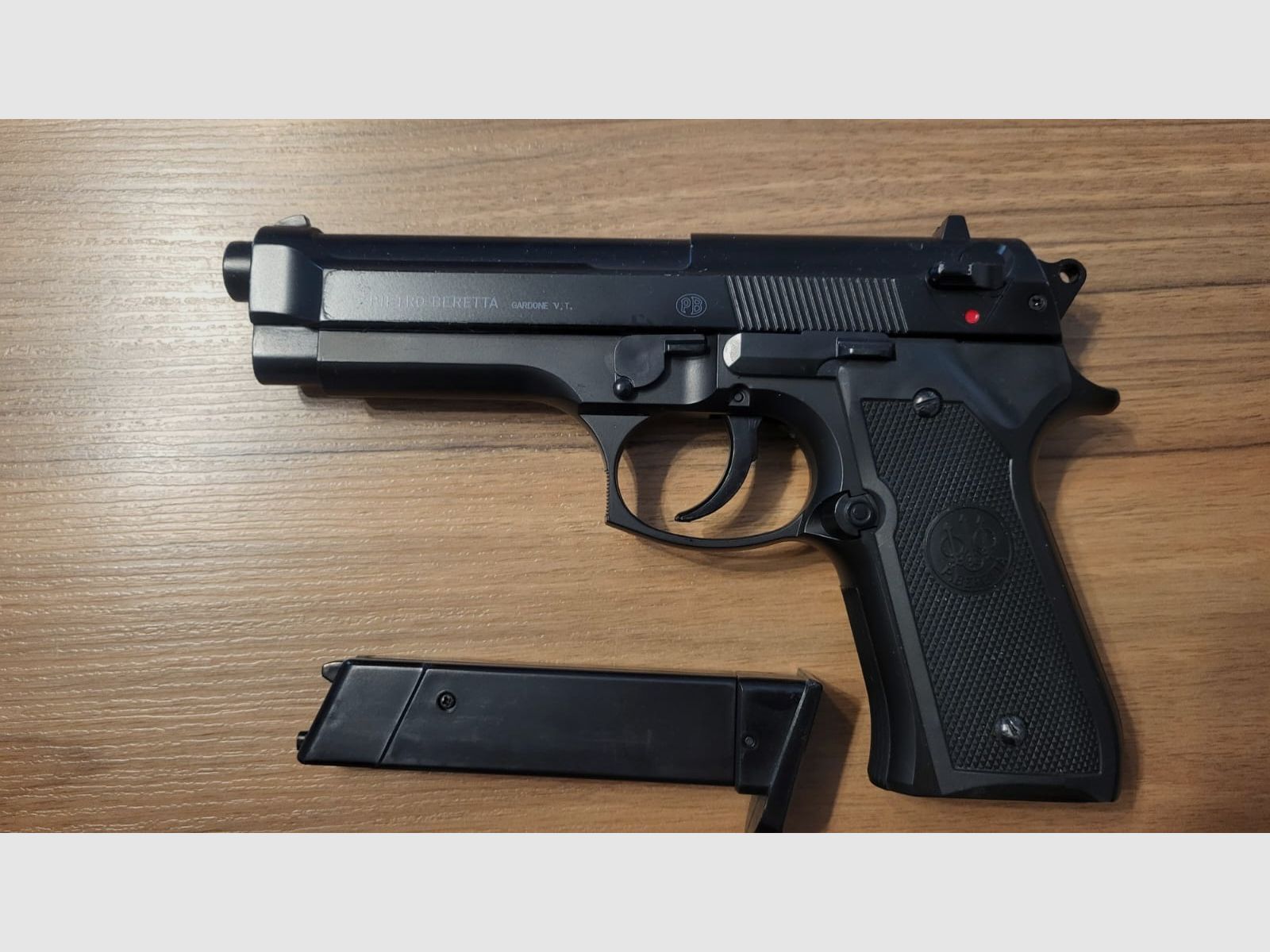 Beretta M92 FS Softair Pistol 0,5 Joule (6 mm BB) incl. magazine & BBs