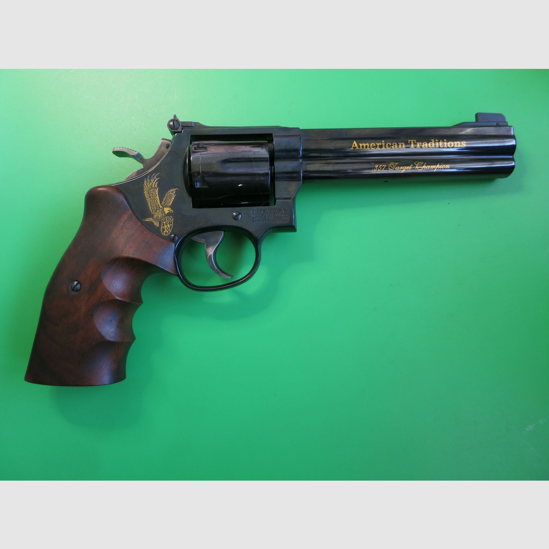 Revolver SMITH & WESSON Modell 586-4, American Traditions Target Champion 6", Kal. 38/357 Mag, Royal Blue   #17