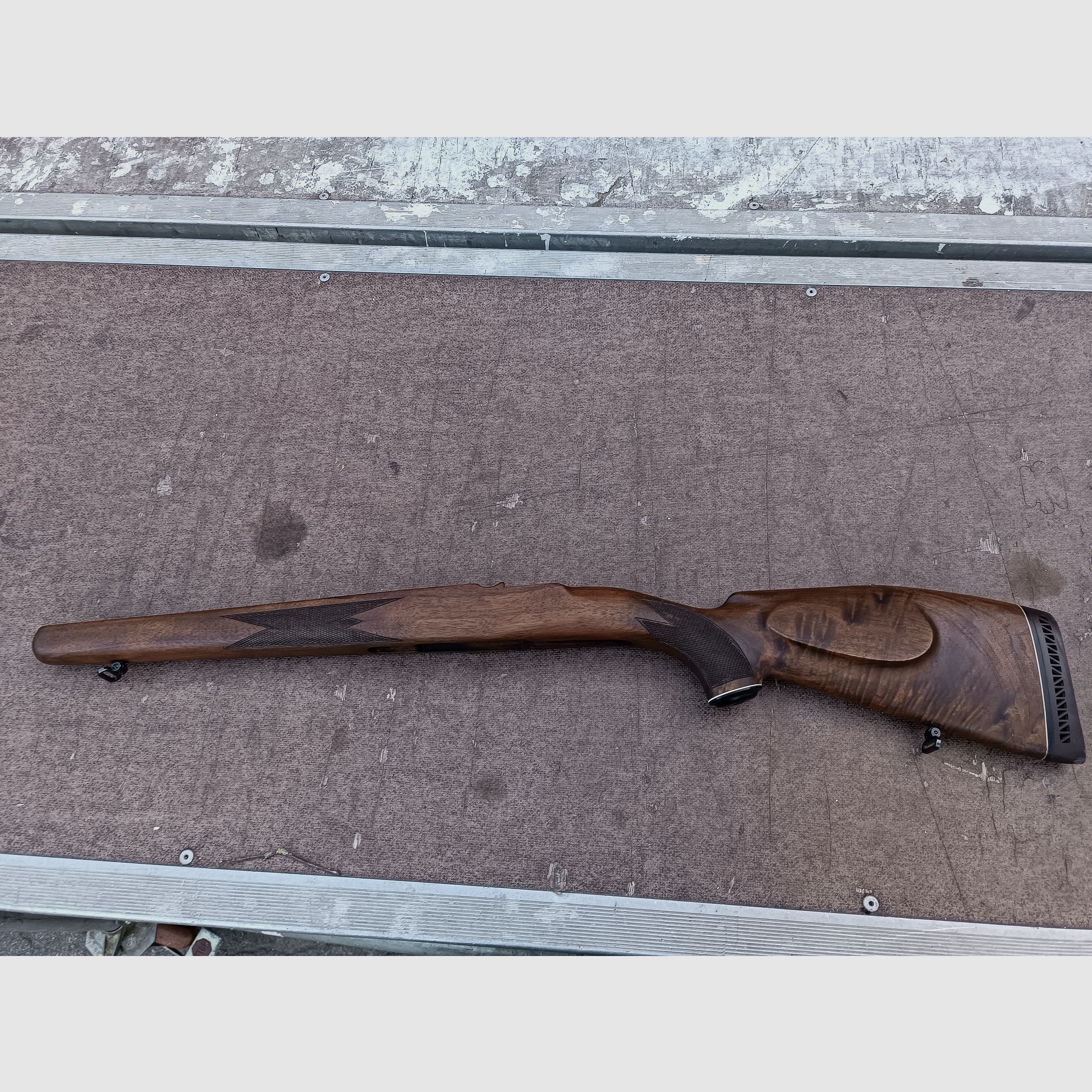 Culata de rifle nogal, recorte para la mejilla, culata KICK-EEZ, imagen 1 de 5