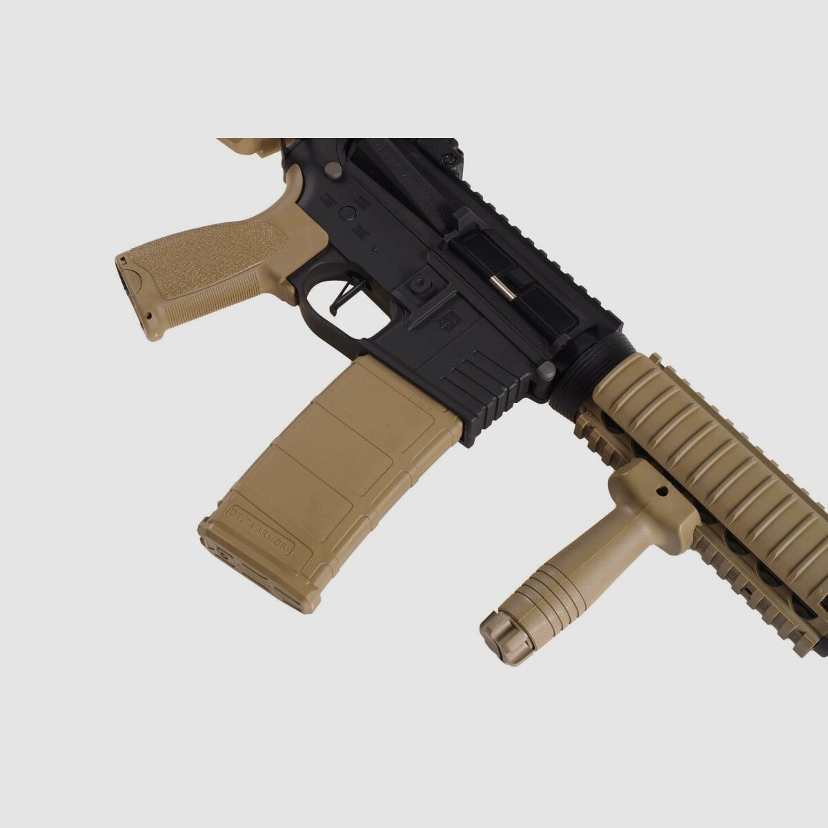 AR15 CQB-R CHARLIE TAN/Zwart S-AEG Softair Geweer Vrij vanaf 18 Jaar | Delta Armory, afbeelding 4 van 4