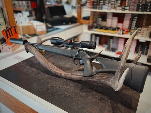 Blaser R8 Ultimate (Linksausführung) – Kal. .30-06 Spring. – Leica Fortis 2-12x50 – Hausken JD184 MKII XTRM