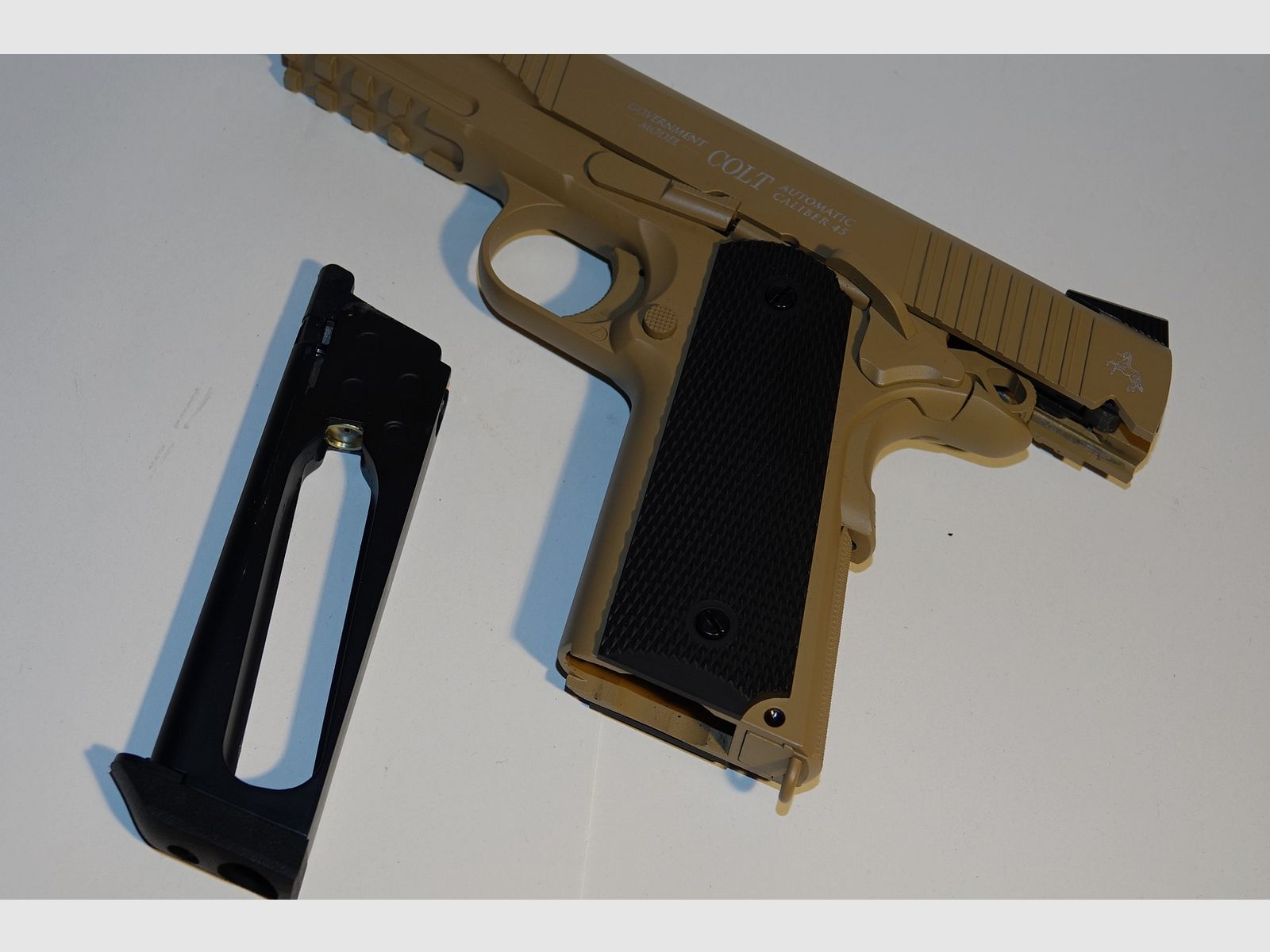 Colt M45 CQBP CO2-pistool in zeldzaam TAN BEIGE als nieuw