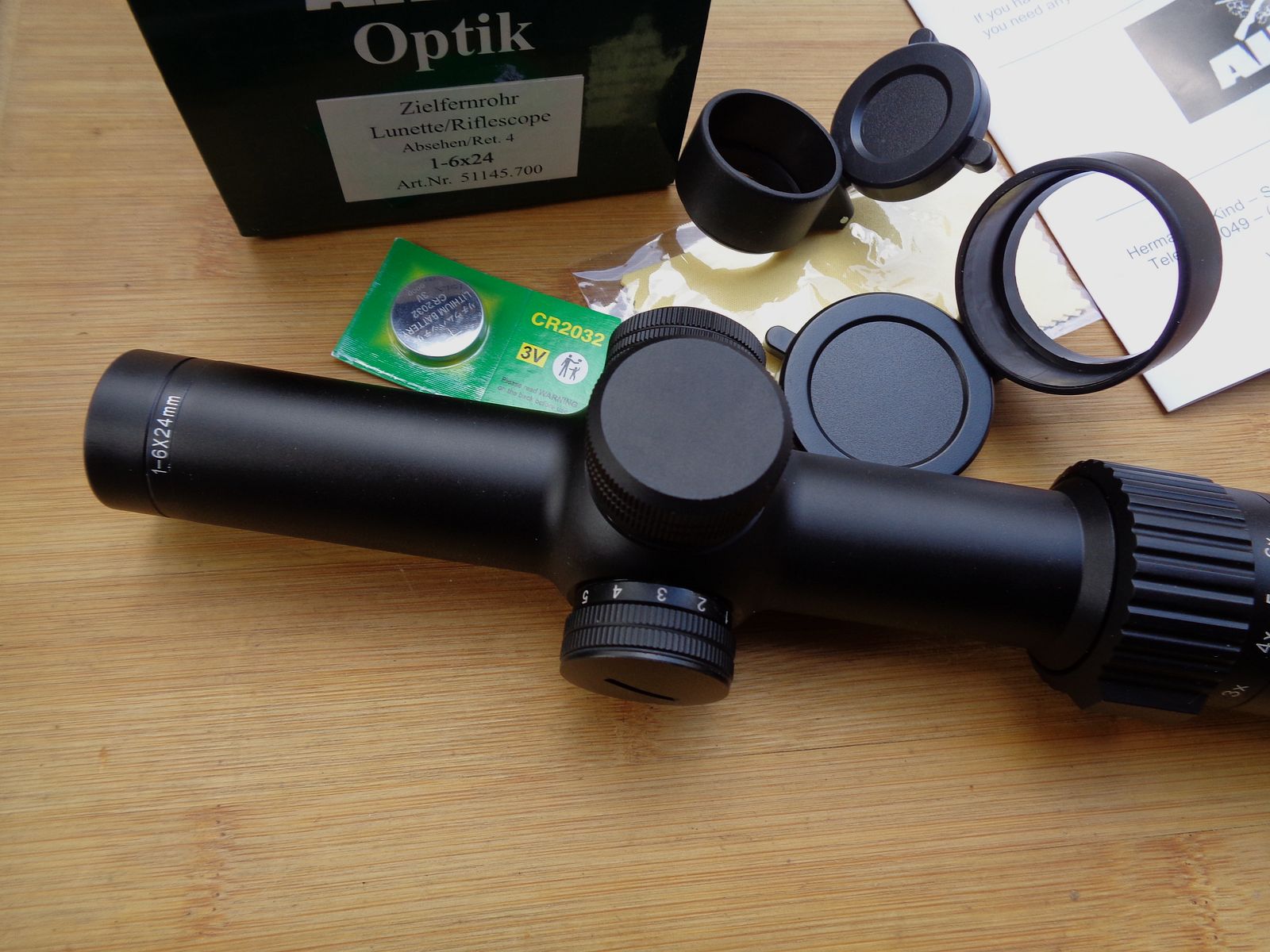 Drückjagd Zielfernrohr AKAH 1-6x24 LA Leuchtabsehen 4 LP ohne Schiene 30 mm inkl. FLIP-UP Covers