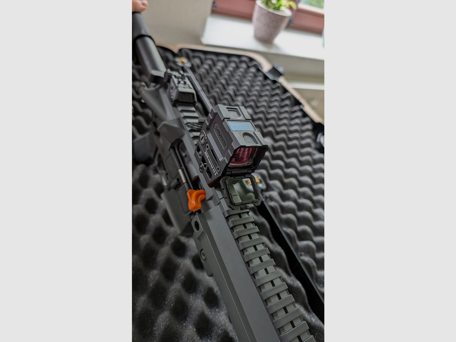 HOLOSUN AEMS - GR, closed reflex sight