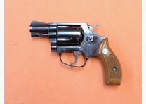 Smith & Wesson Revolver .38 Special Smith&Wesson/ S&W 36 blued, 1 7/8" barrel/ wooden grips used weapon