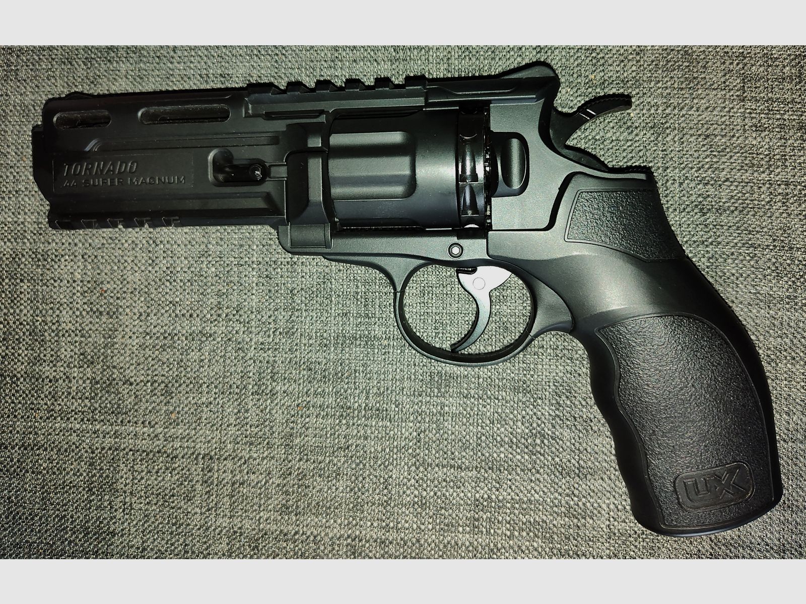 2 Umarex Tornado CO2 BB revolver with 6 magazines, instruction manual + original packaging