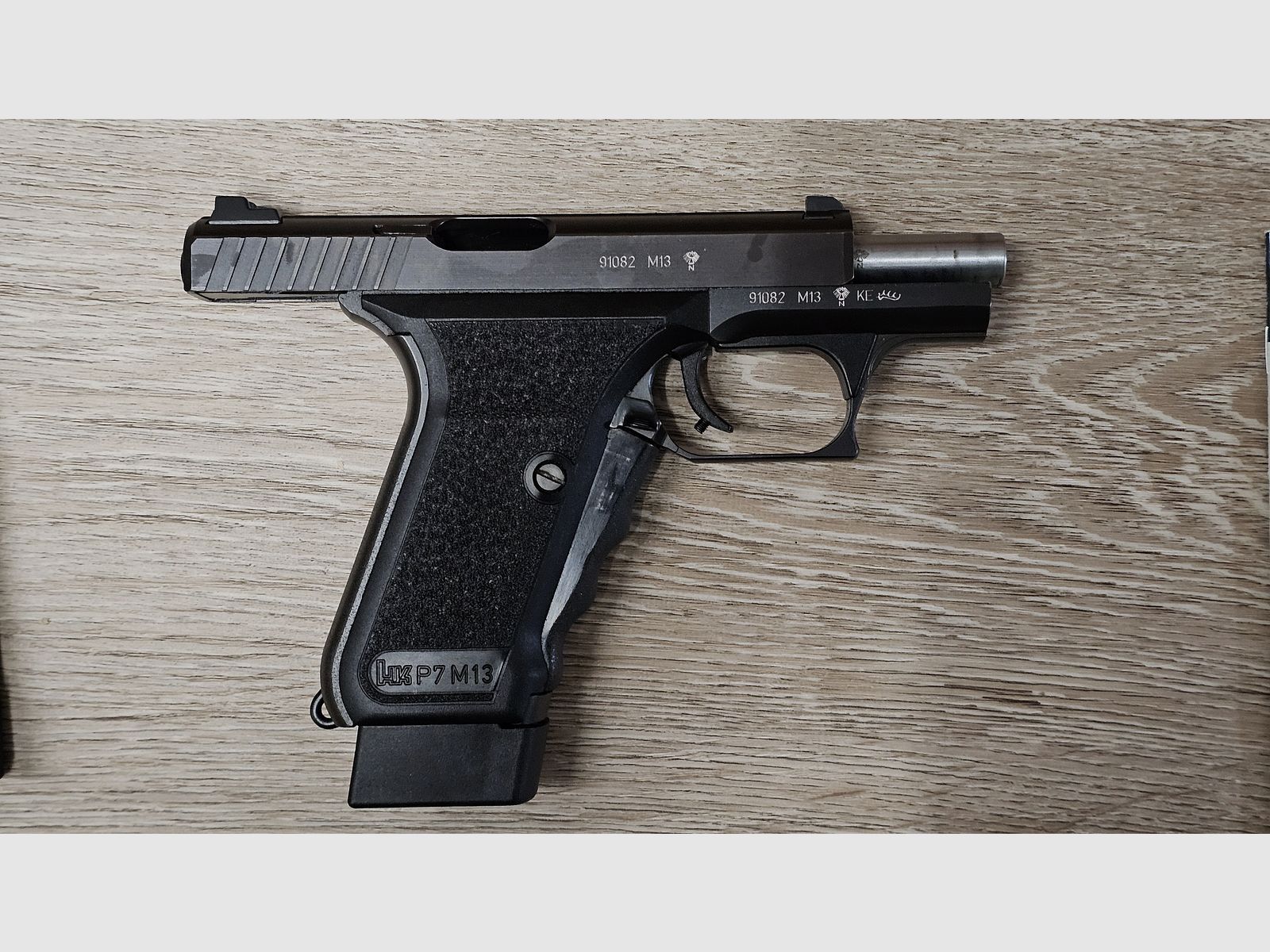Heckler & Koch P7 M13, 9mm, inkl. 3 Magazinen, originaler Hersteller-Kunststoffbox und Bedienungsanleitung
