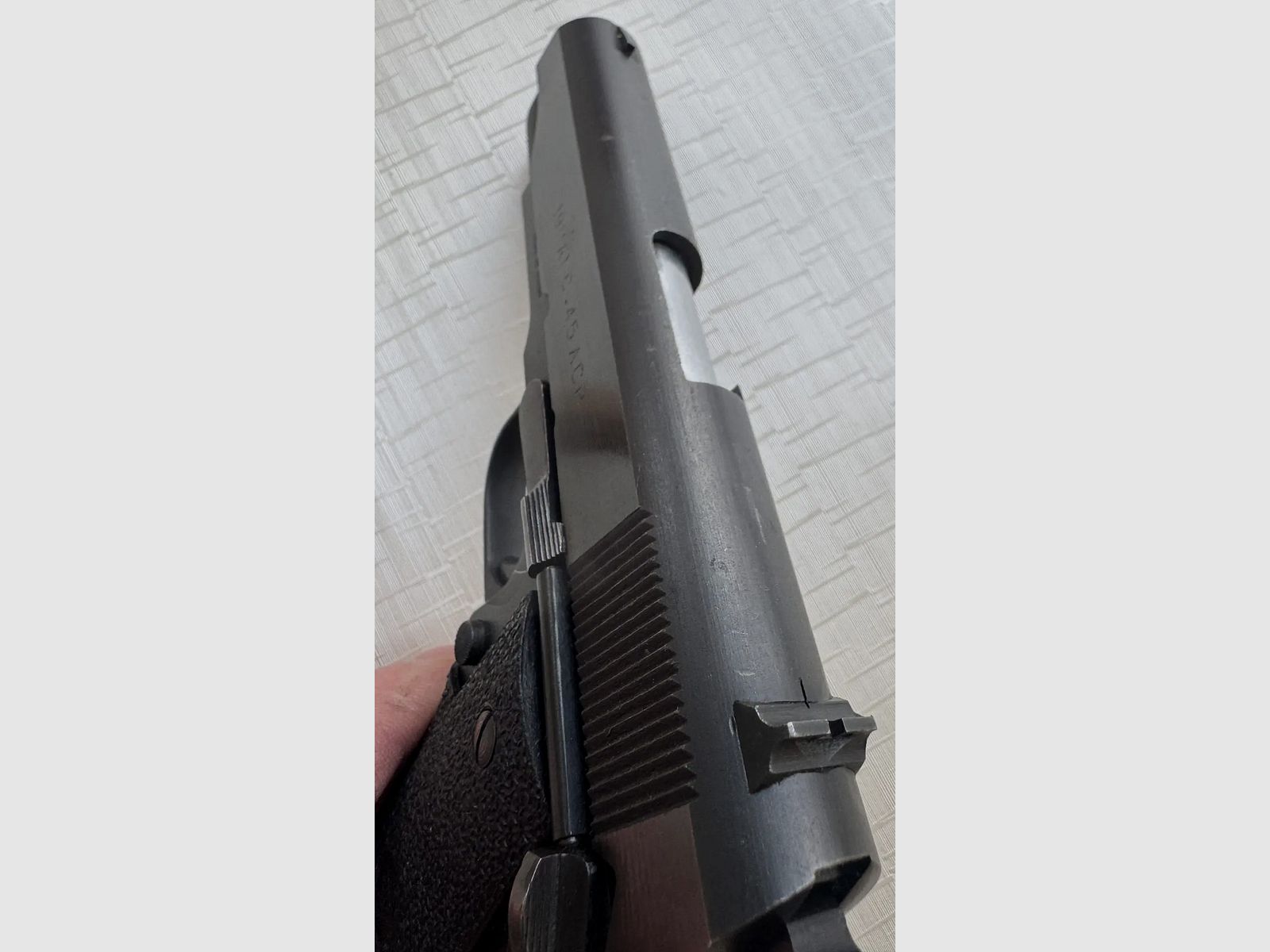 Pistole Norinco Modell 1911 A1 Nachbau der Colt Combat Commander – Kaliber .45 ACP