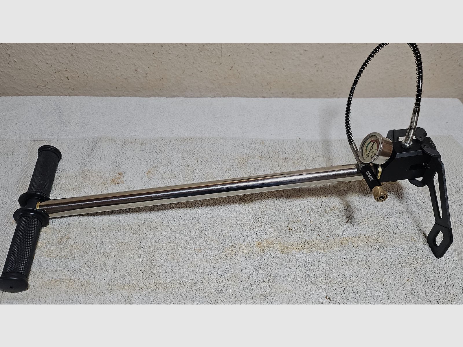 Diana hand pump 300 bar for PCP airguns, image 1 of 5