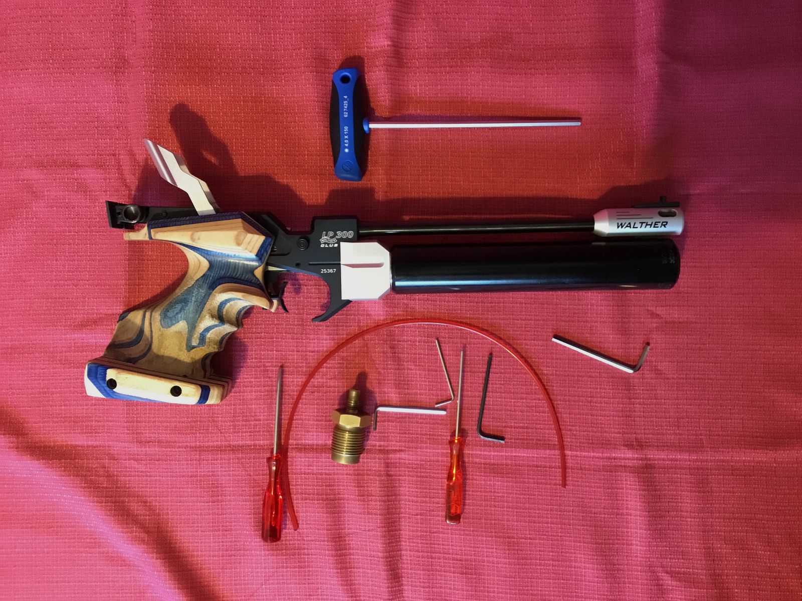 Walther luchtpistool 300 XT – Compleet set met koffer, vuladapter en beschrijving.