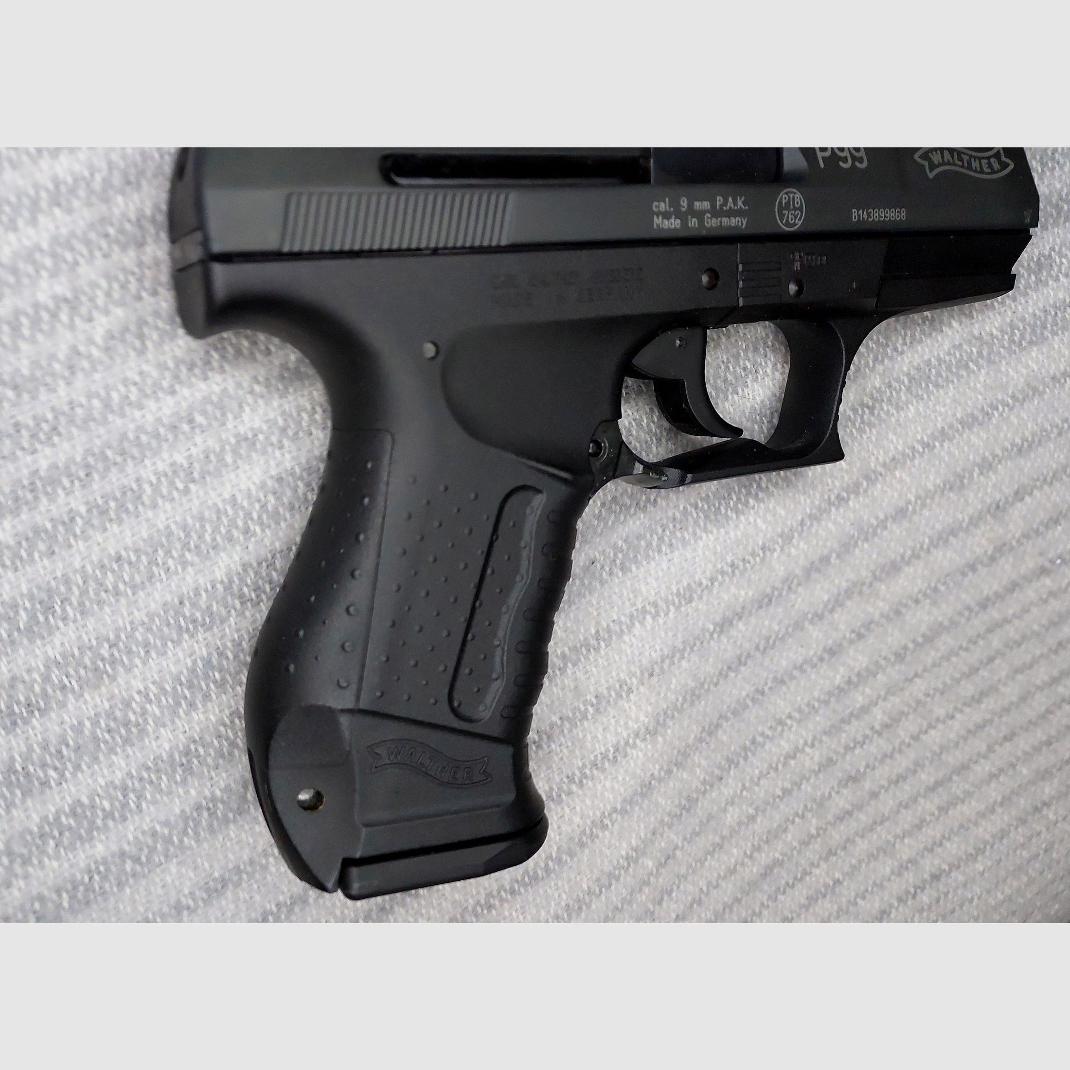 Walther P99 Schreckschuss Pistole 9mm P.A.K. (PTB 762) mit Multiabschussbecher