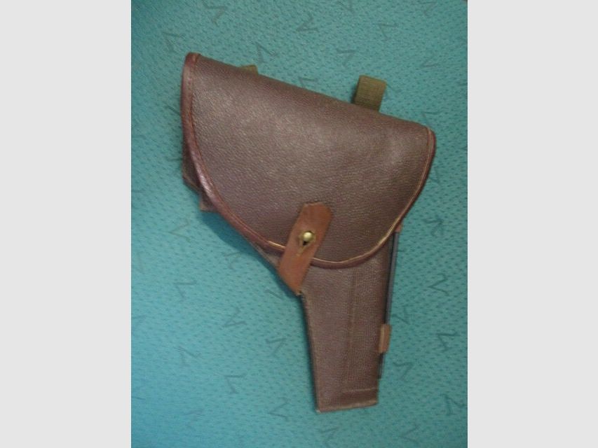 Revolver Nagant Baujahr 1945 mit Tasche und Fangriemen