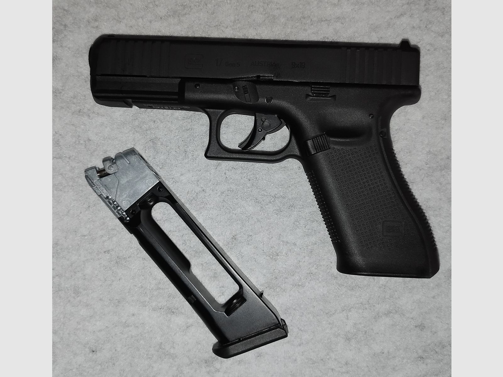 Glock 17 Gen 5 CO2 4.5mm BB with blowback and remaining warranty
