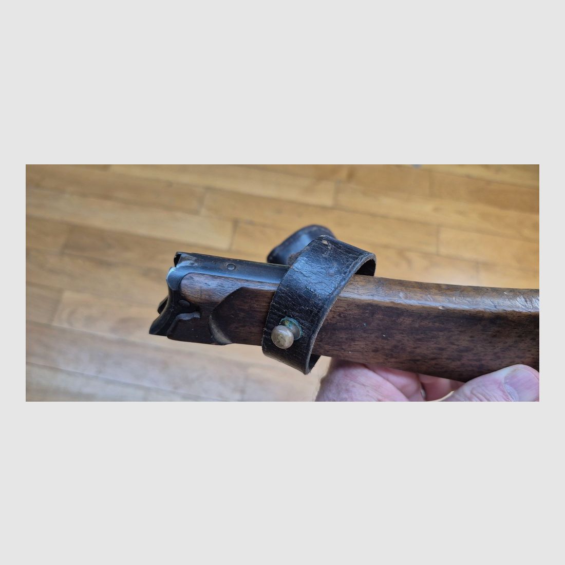 Sehr schöner Schaft für Luger P08 Lang, genannt „Artillerie“ – Exemplar mit allen seinen weichen und soliden Halterungen – Schöne Stempel und Originalmarkierungen – Herstellung Maury & Co – Sehr selten, besonders mit seinen Halterungen – Ausgezeichneter Zustand – TBE++, Bild 16 von 20