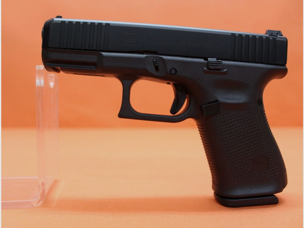 Glock Ha.Pistola 9mmLuger Glock19 Gen5 102mm canna/ caricatore di riserva (9mmPara/9x19), immagine 1 di 3