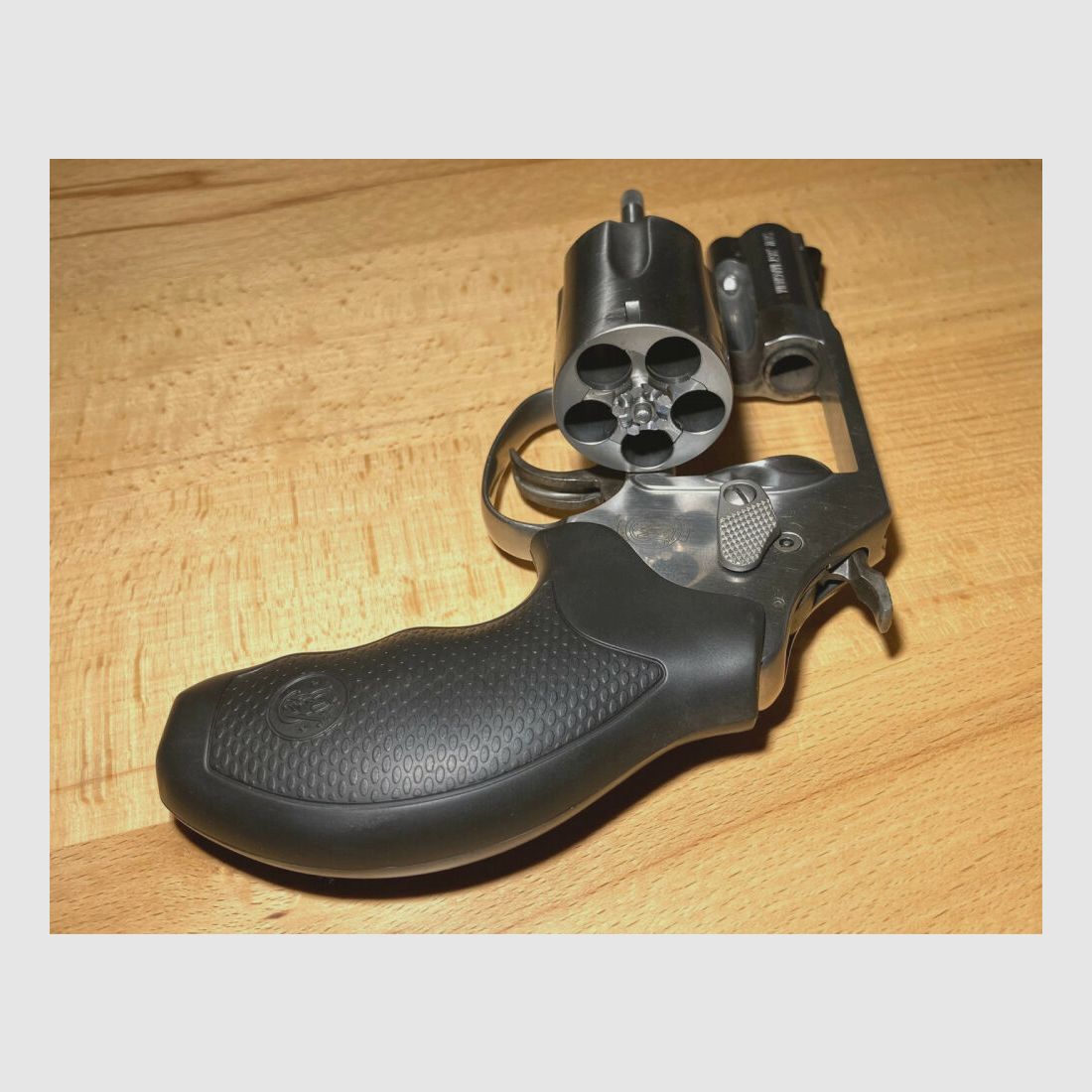 Smith & Wesson Model 60 with J-frame 5-shot