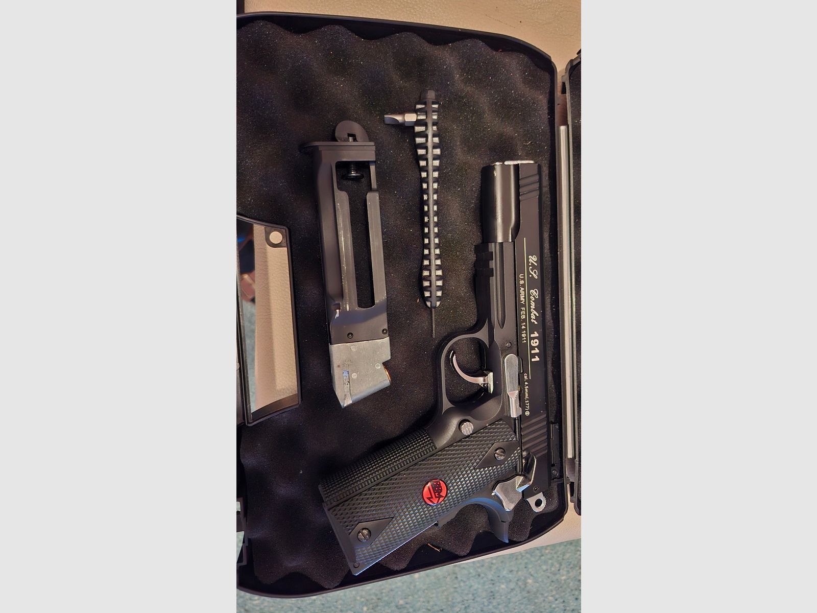 Bruni Guns US Combat M1911 CO2 Luftpistole Kal. 4,5mm BB Non Blowback mit Metallschlitten schwarz