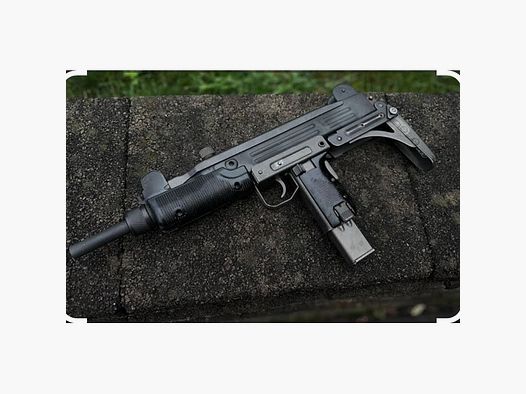 SUCHE Dekowaffe Uzi