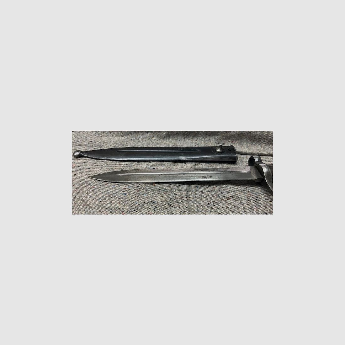 Schwedisches Bajonett Modell 1896 für den Schwedenmauser. Der Hersteller ist die Firma E.J.A.B. - Eskilstuna Jernolegets Aktion Bolaget in Eskilstuna / Schweden.