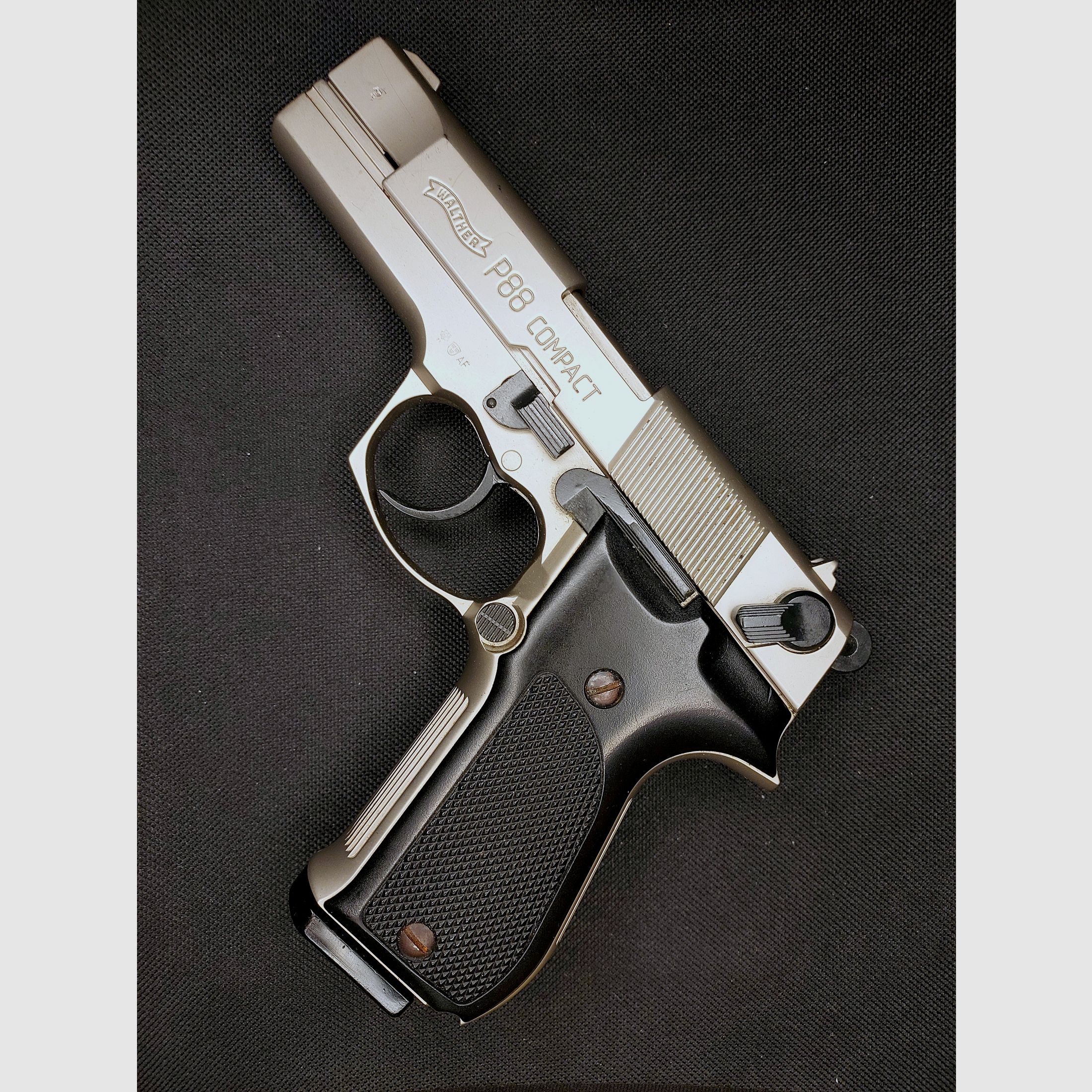 Walther P88-9 (P 88 Compact) Pistolet alarmowy 9mm P.A.K. Nikiel (PTB 764)