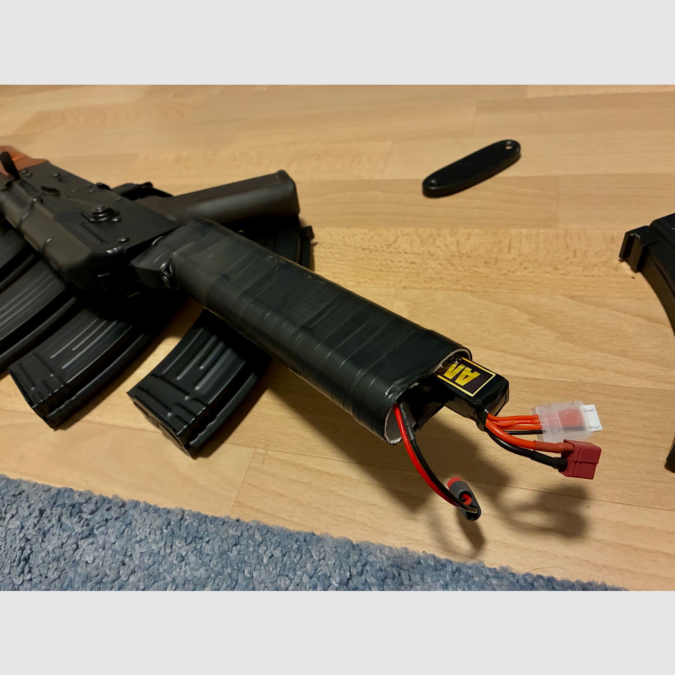 BEGADI AKM GEN-5 SPORT S-AEG Airsoft Softair + 8 Magazine / 11V Akkus, Ladegerät, BBs