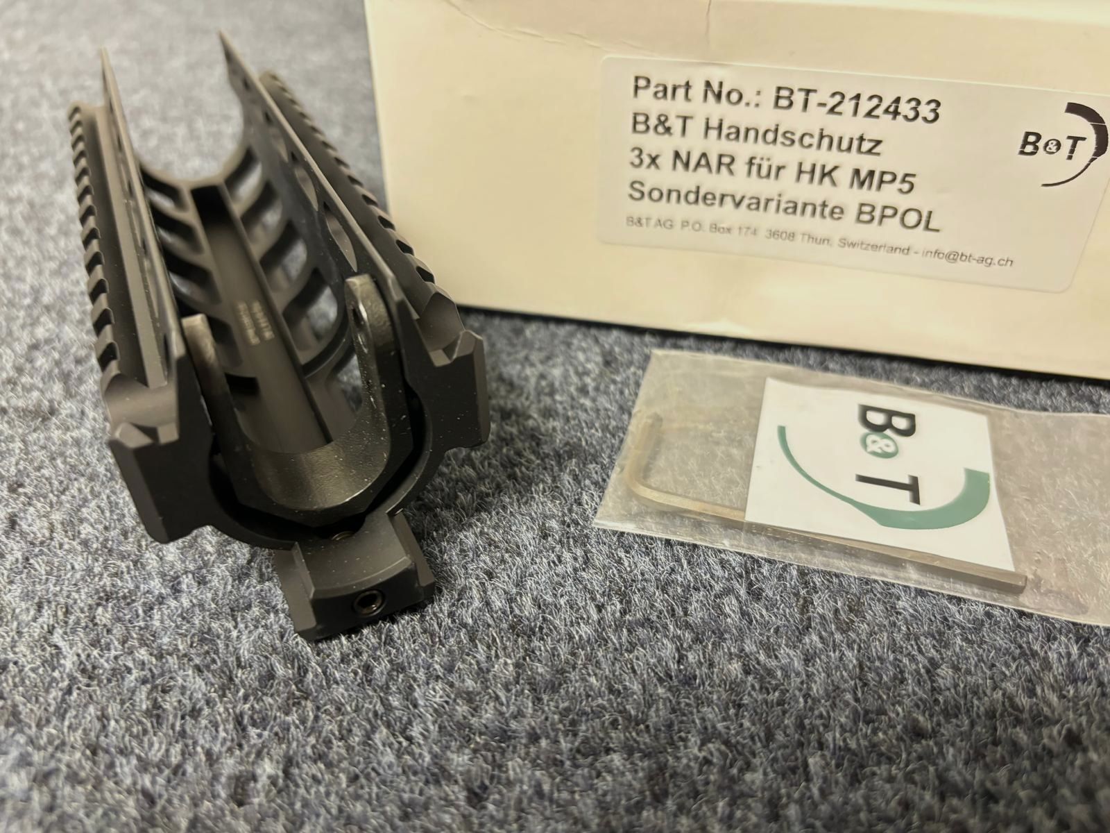 B&T Picatinny Quadrail Handguard per HK MP5 SP5 - NUOVO - SAR M41/05 MKE T94 Heckler & Koch