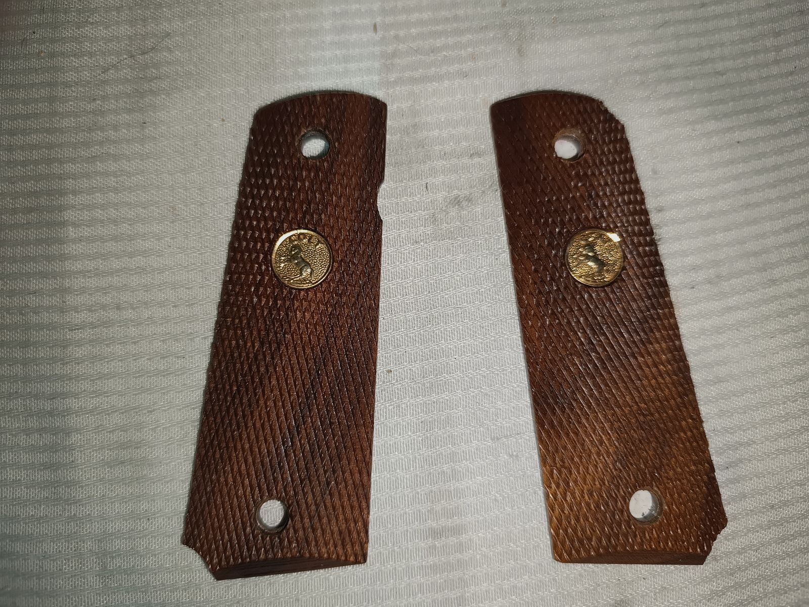 Colt 1911 grips en bois avec logo Colt