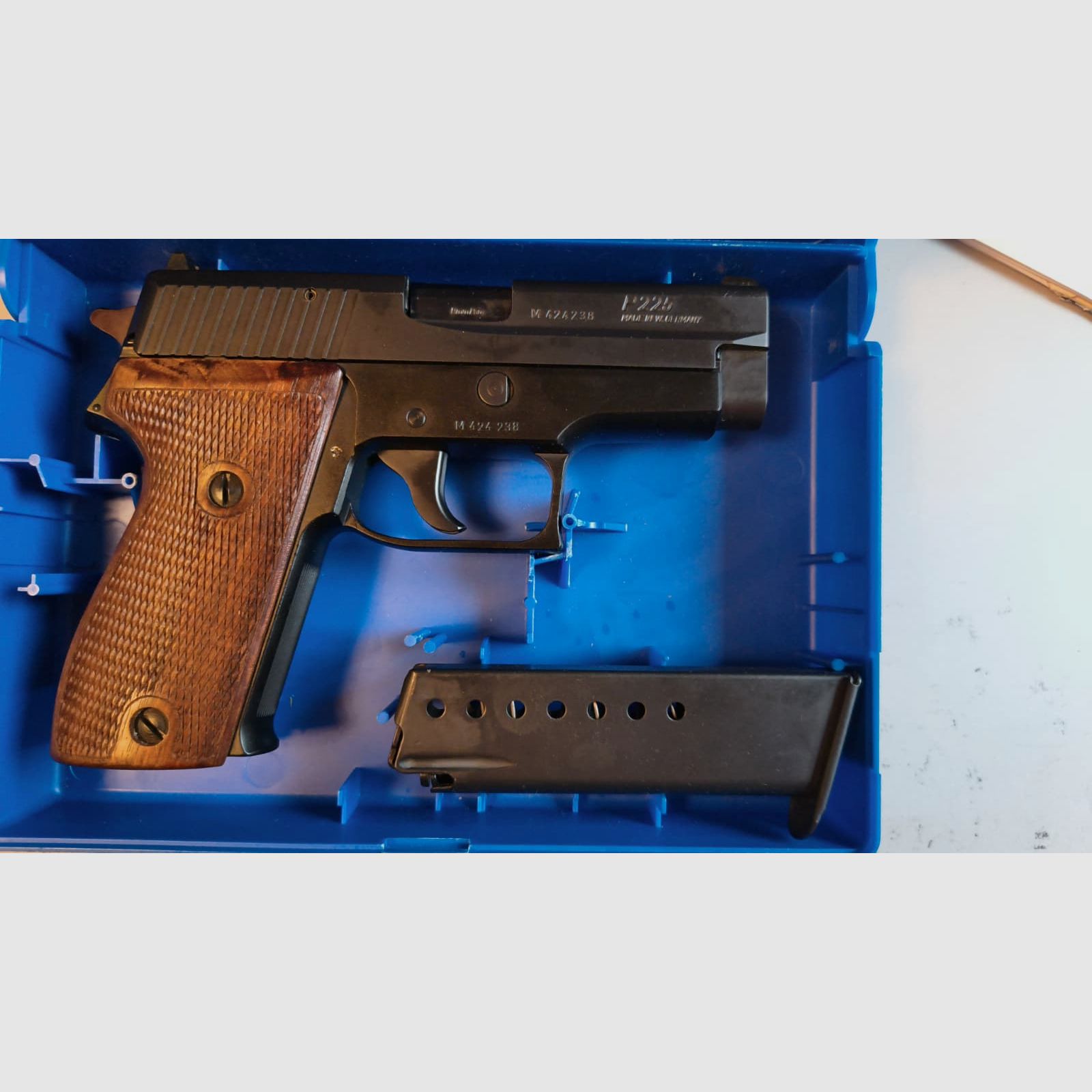 SIG SAUER P6 (225) z 1981, zdjęcie 1 z 3