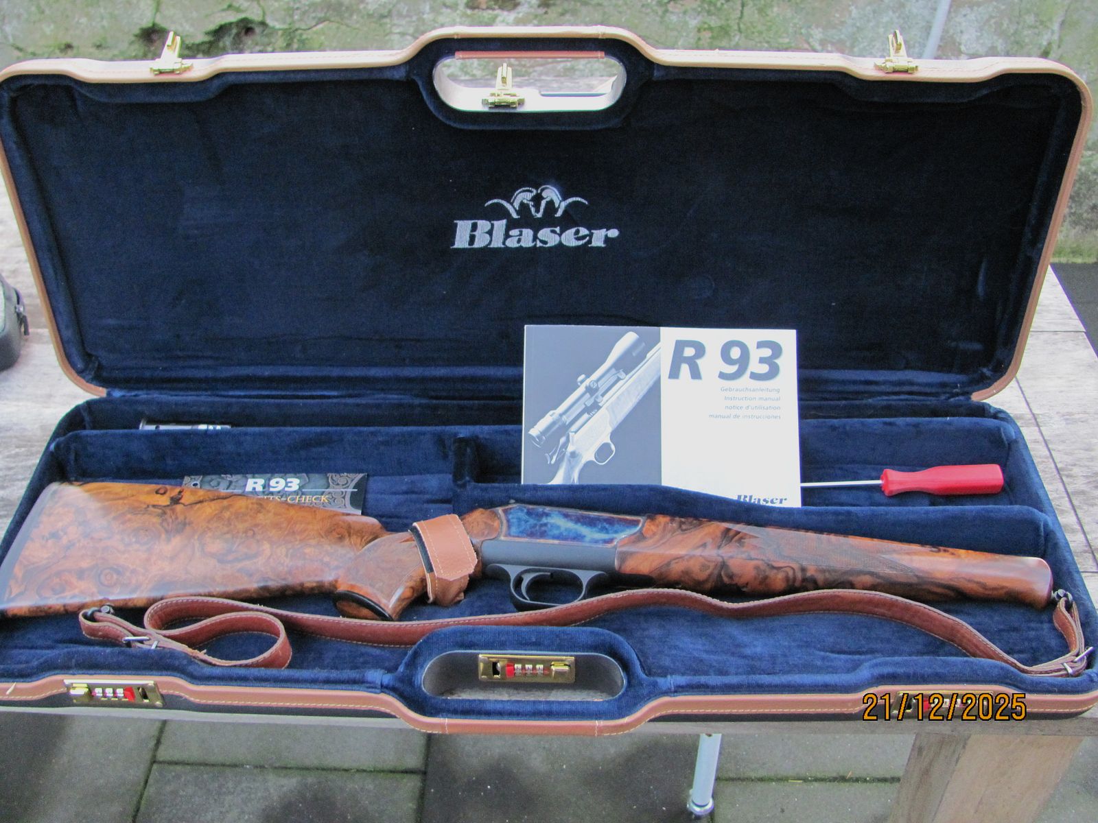 Blaser R93 Konsul Luxus Wurzelholzschaft NEUWERTIG