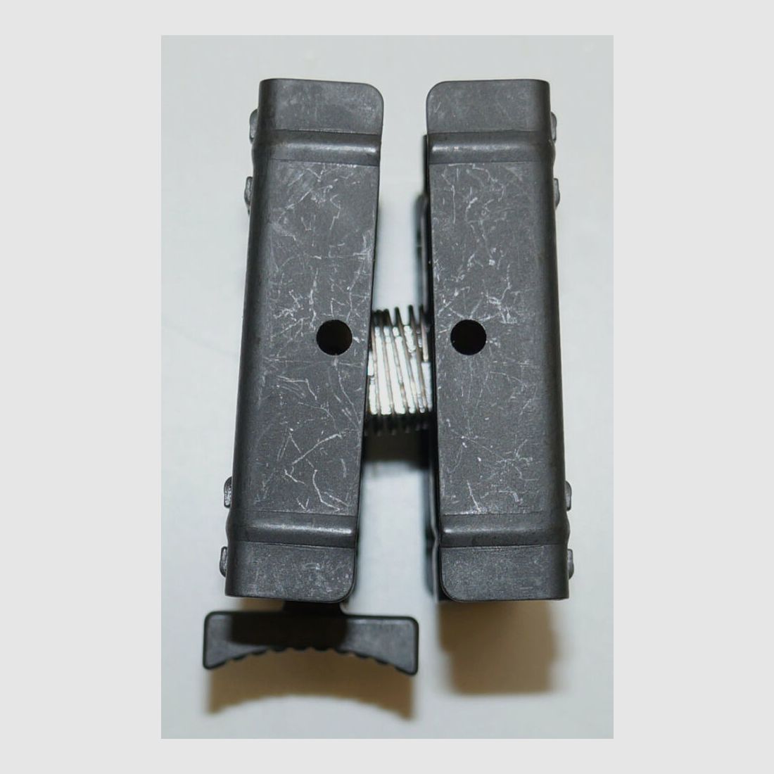 Heckler & Koch Magazinklammer, HK MP5; HK SP5; SAR M41/05 und Baugleiche, neu, original Heckler & Koch Fertigung