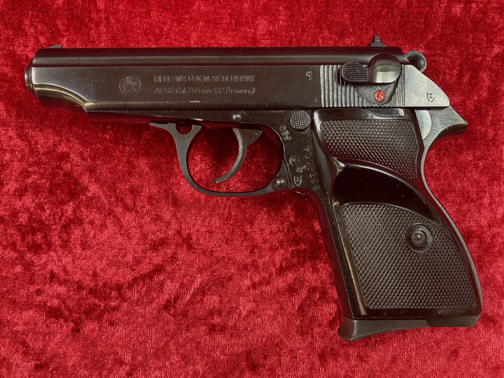 Hege (réplica de Walther) AP 66 (réplica de PP)