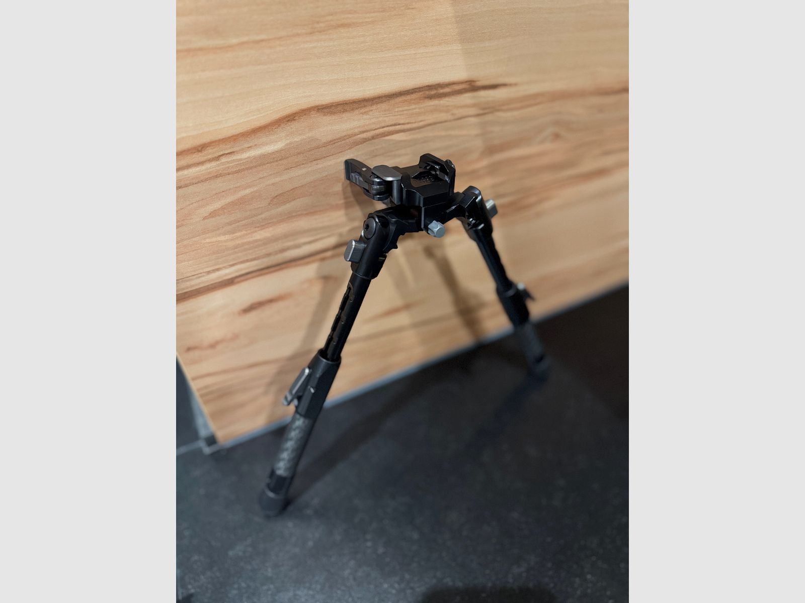 Tier One Tactical Bipod 180mm Carbon Taktisches Picatinny Zweibein Pan/ Tilt