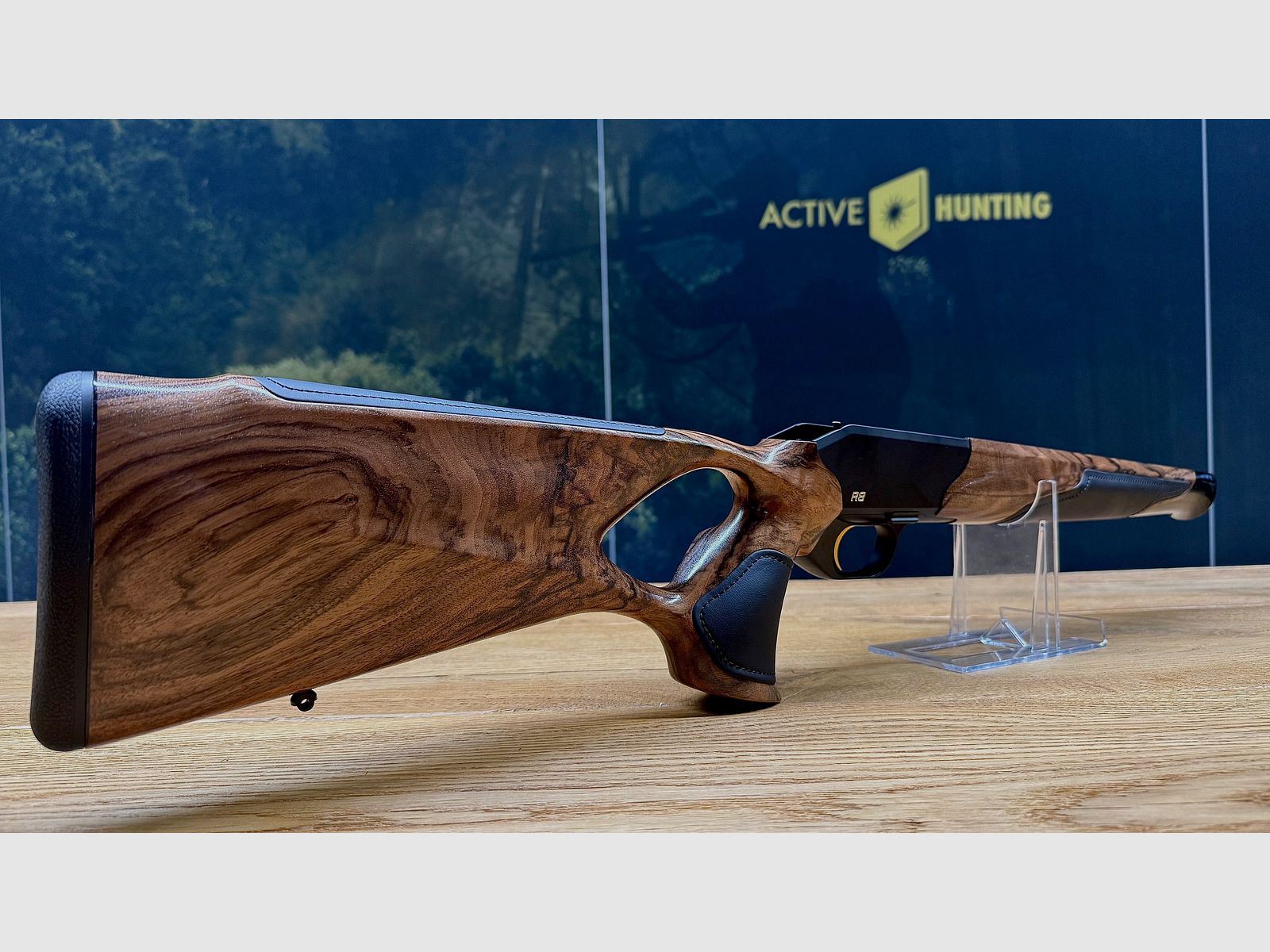 Blaser R8 Success Leder Schaft mit System / Holzklasse 6 / Leder schwarz / Goldelemente