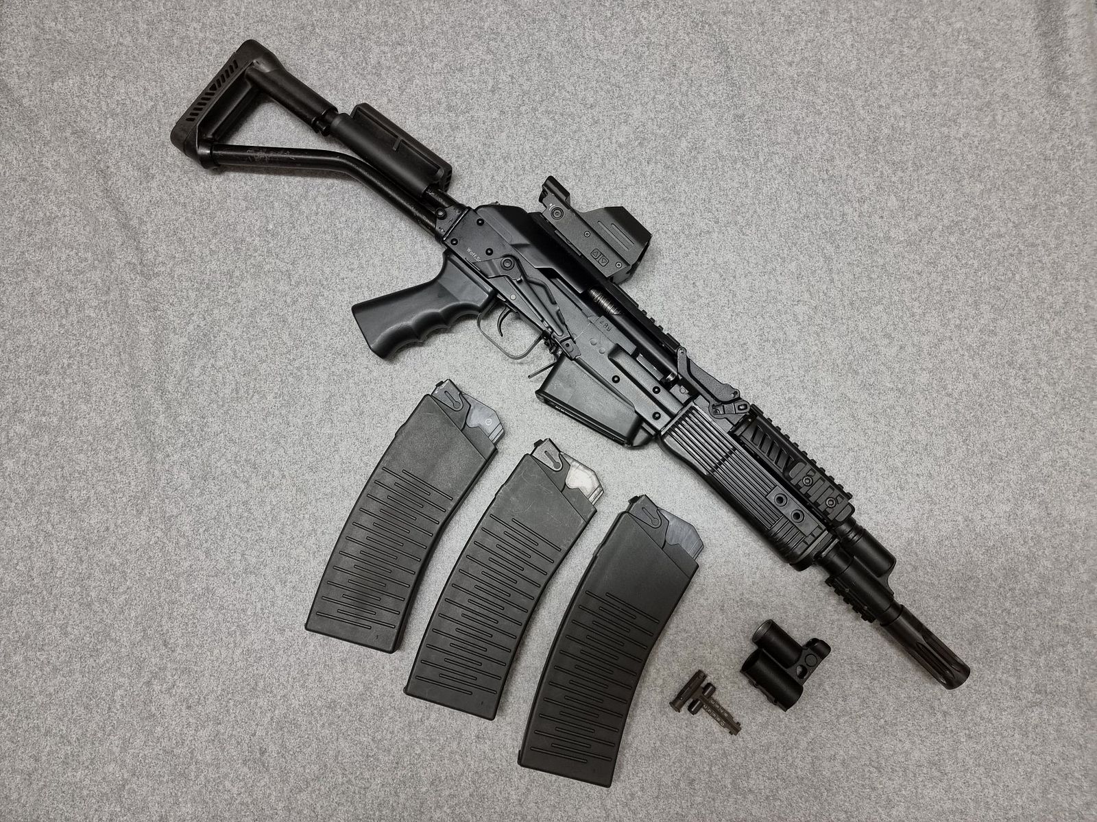 Molot Vepr 12-E Politie - kal. 12/76 - compacte zelfladende shotgun in Kalashnikov-stijl met insteekmagazijnen
