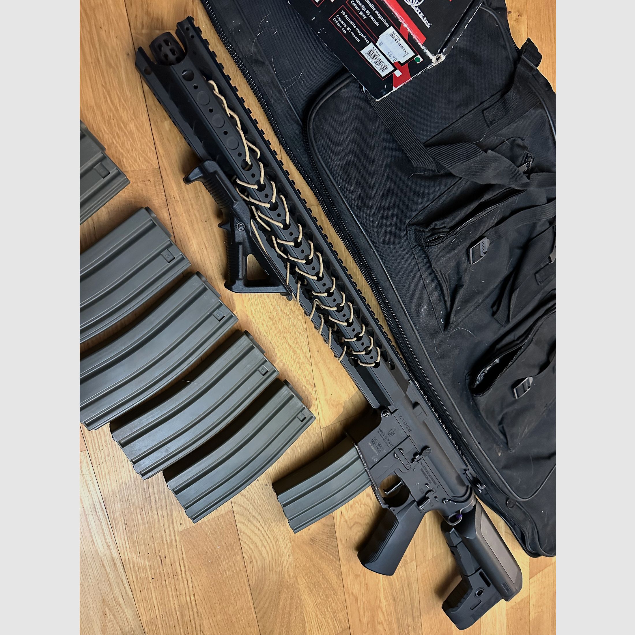 Krytac LVOA mit Magazinen, Tasche und Griff