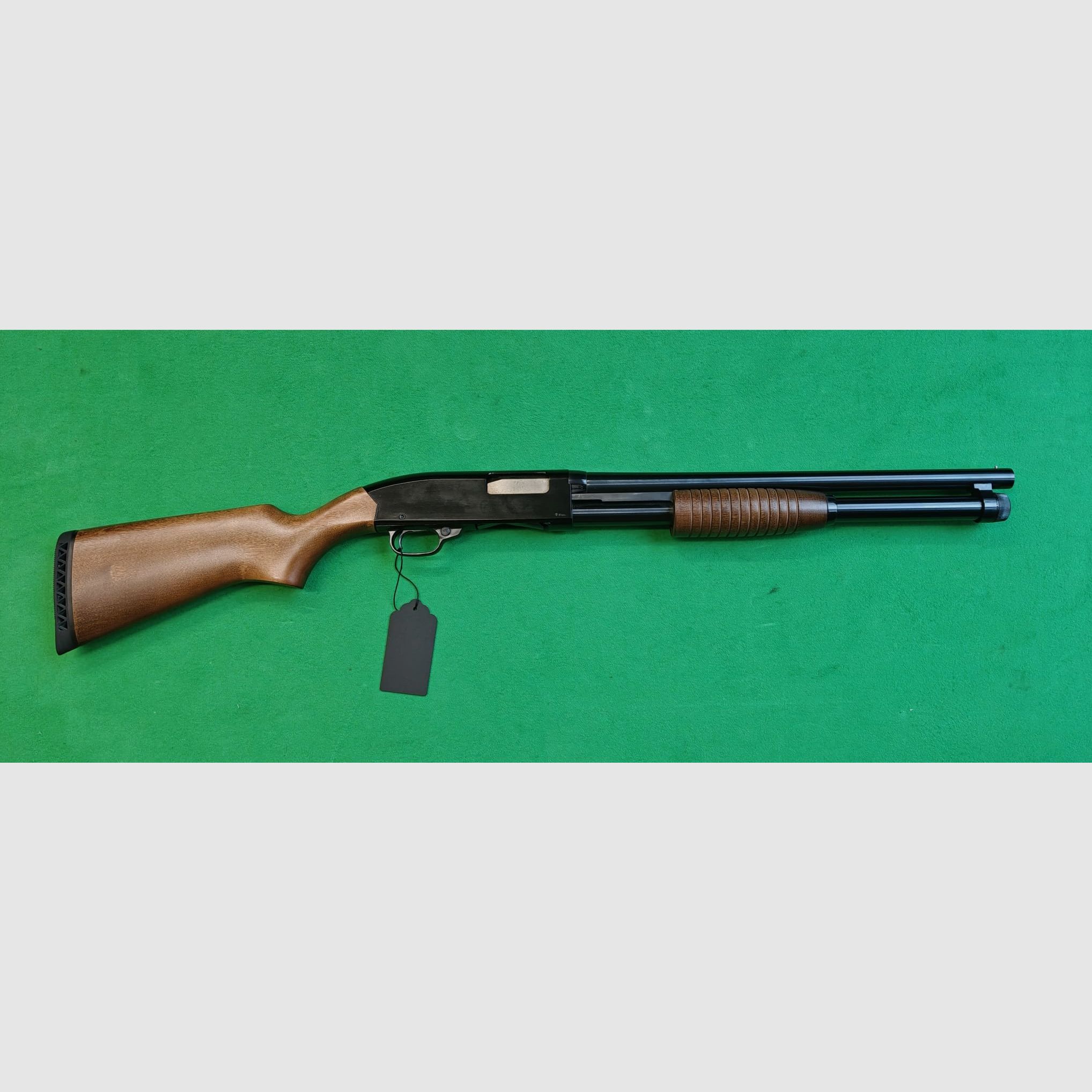 Winchester Defender 12/76 Vorderschaftrepetierflinte
