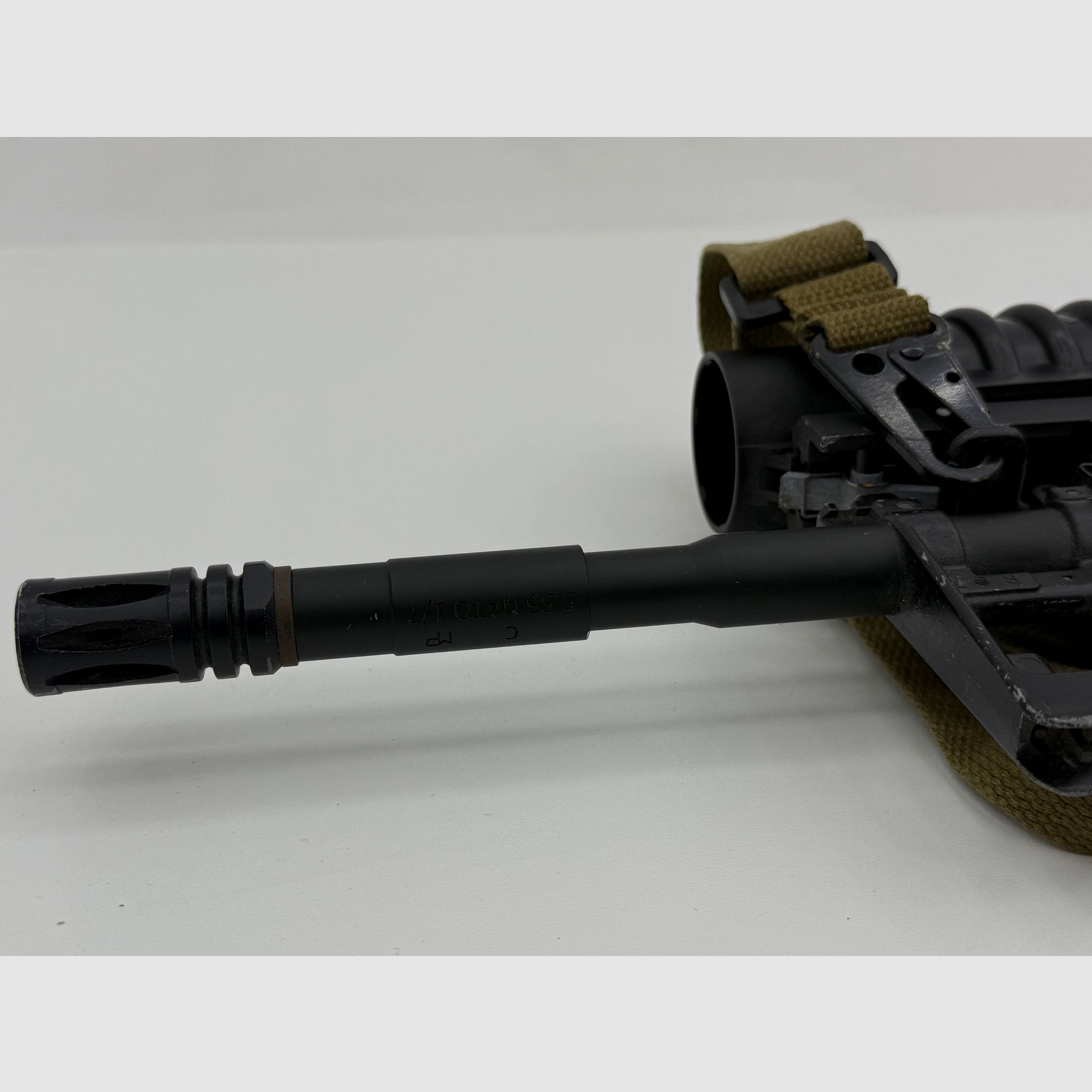 Evolution Airsoft M4 S-AEG US Marine Style met functionele M203 granaatwerper – incl. 2× 40 mm granaten