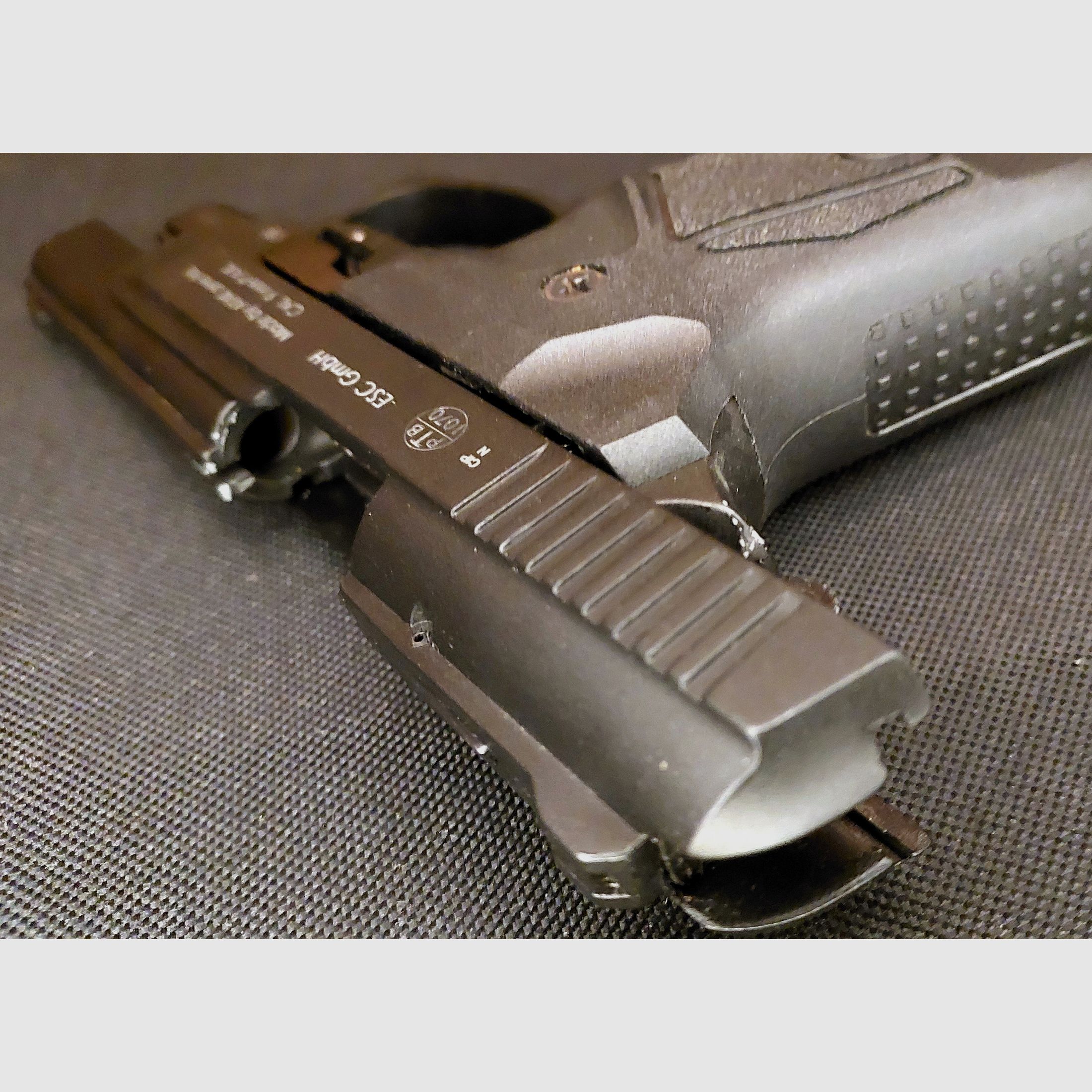 Zoraki 914 Schreckschuss Pistole 9mm P.A.K. brüniert (1070) mit 2 Magazinen und neuem First Strike Holster