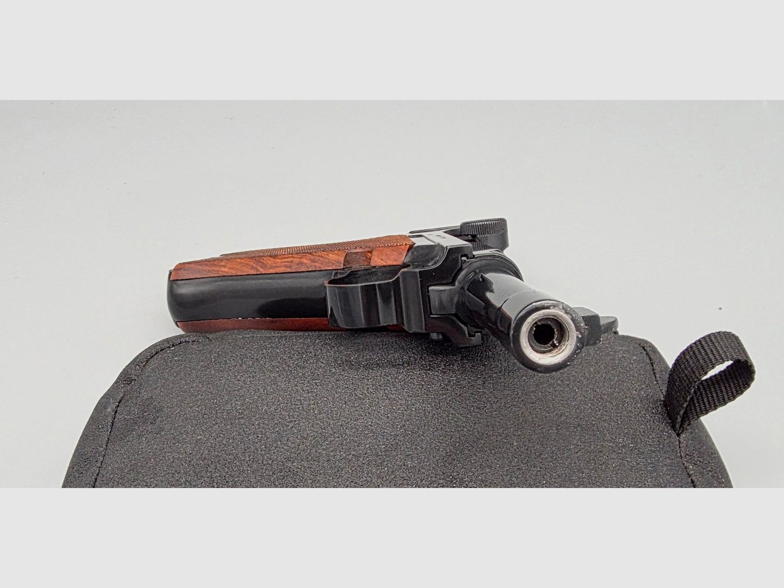 Erma Mod. KGP 690 Estado de colección 8mmK P08 pistola de fogueo PTB 402 SRS rara KGP690