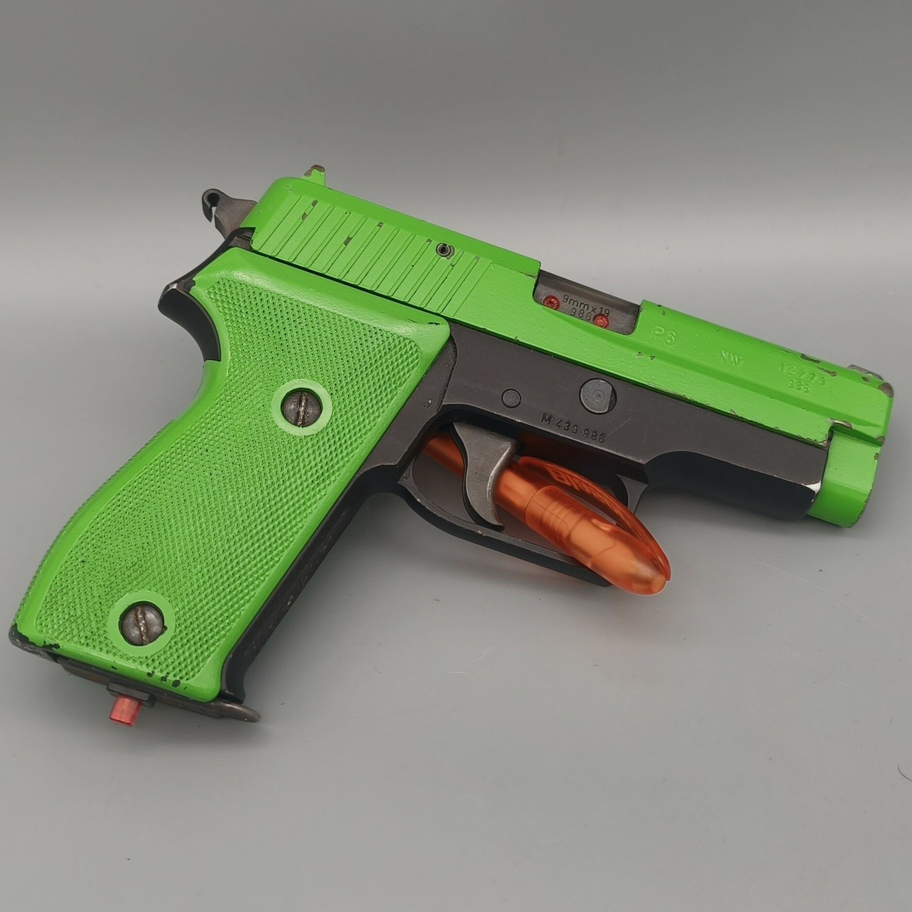 SIG Sauer P6 Laser Übungspistole der Polizei NRW "Grünwaffe" CQT" #986 ohne