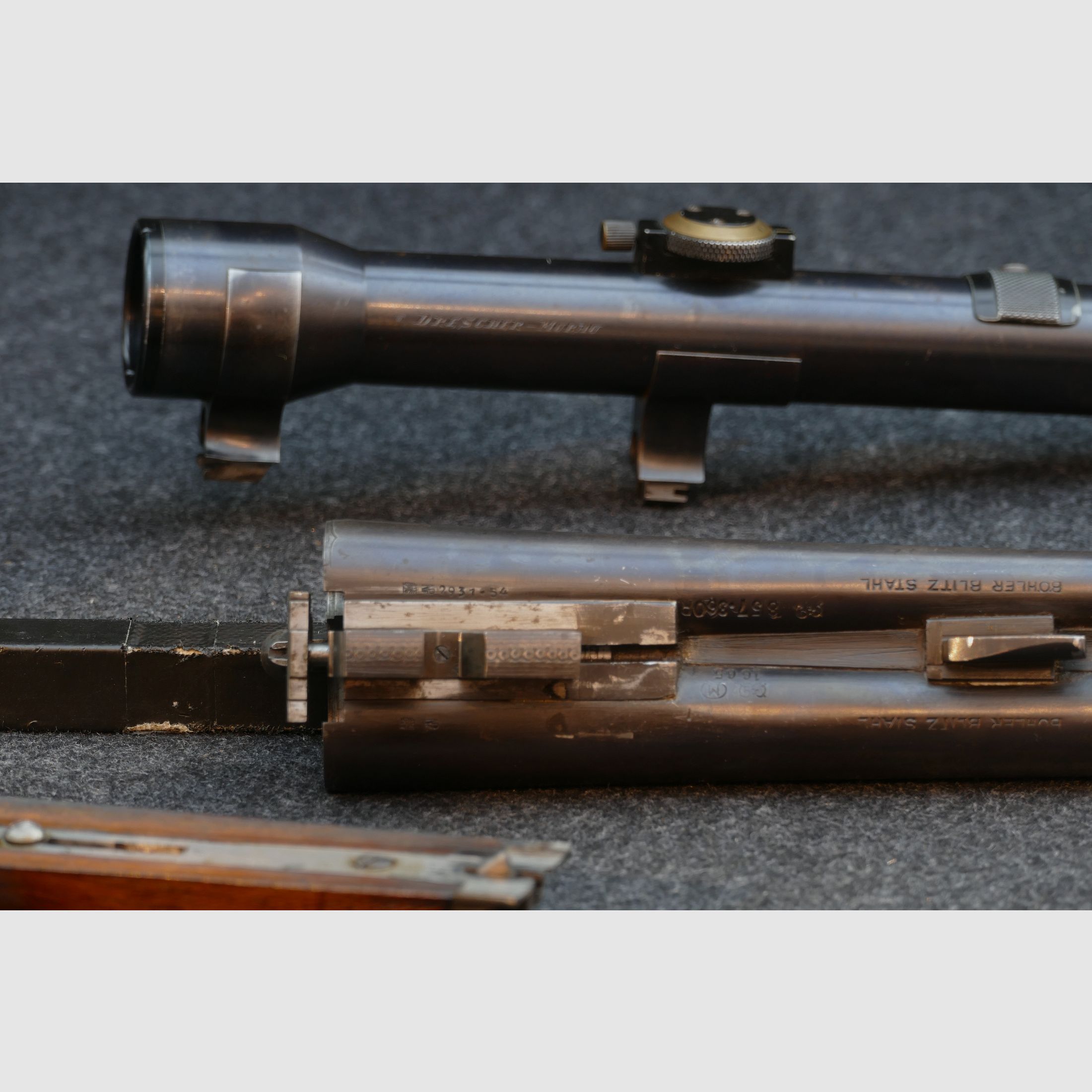 Hahnbüchsflinte aus Ferlach, Kal. 8×57 R‑360 / 16/65, Zielfernrohr Kahles Wien H/4×, Leder‑Passkoffer, Matrizen, Hülsen und Geschosse (173)