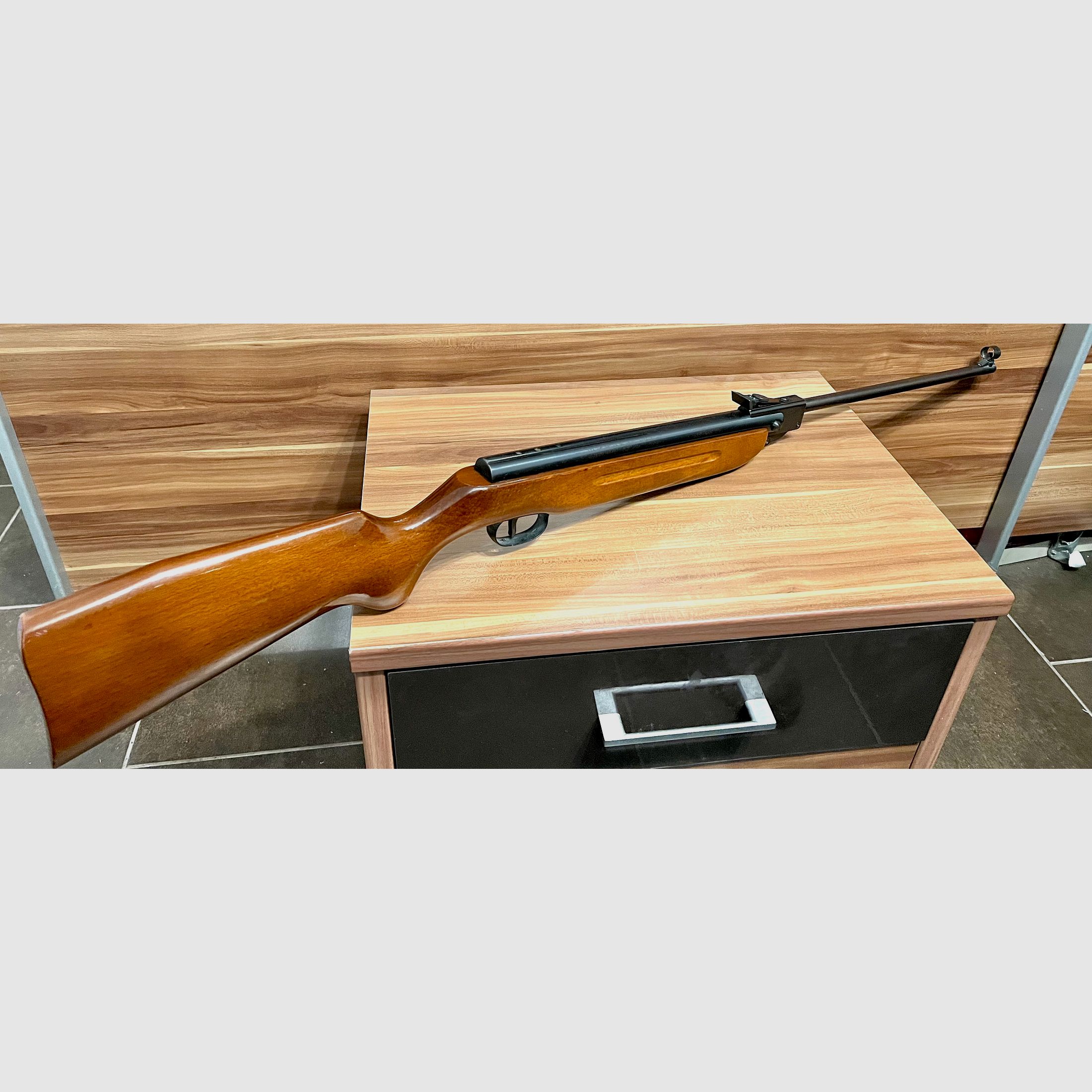 Karabinek pneumatyczny Weirauch HW 50