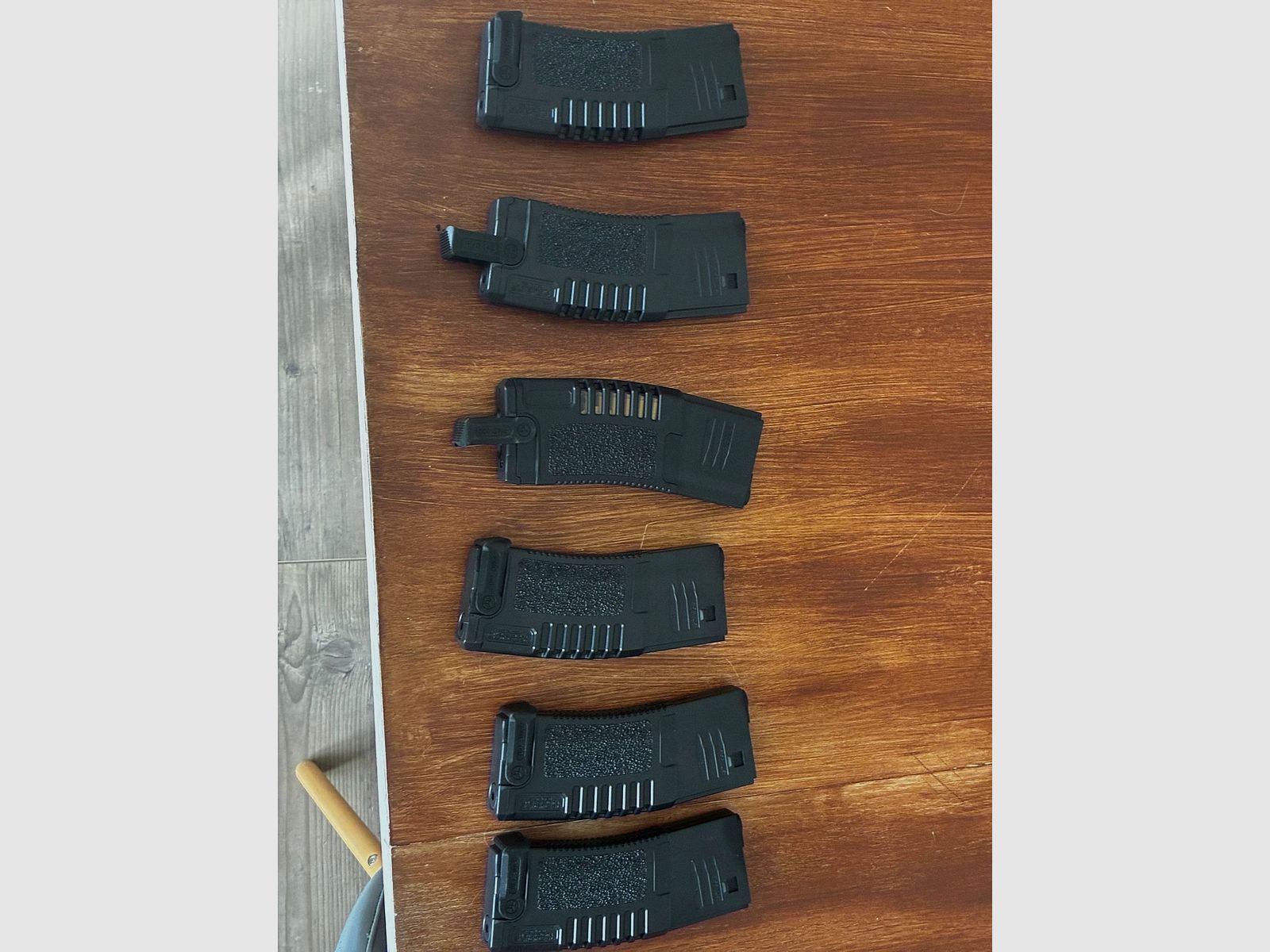 Pacchetto Airsoft completo — Ares Amoeba M4 (S-AEG) + H&K VP9 (GBB, scivolo in metallo) + Caricatore, gas,