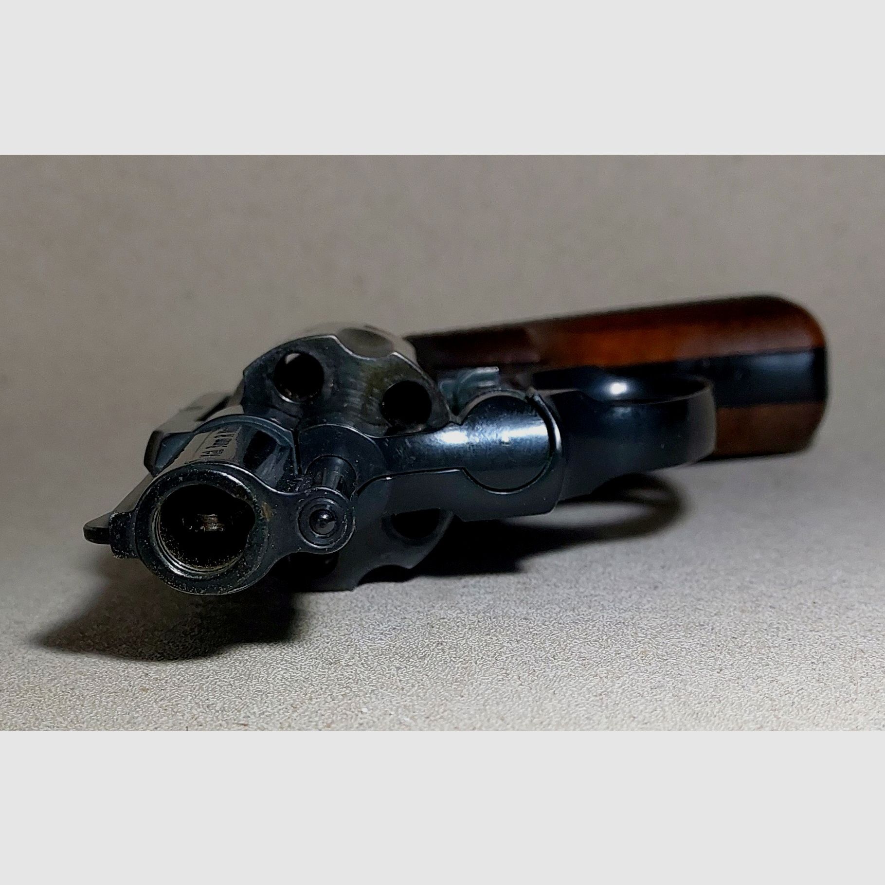 Weihrauch HW37 cal. 9mm R.K. (PTB 887) mit Holzgriffschalen OVP sehr gut erhalten.