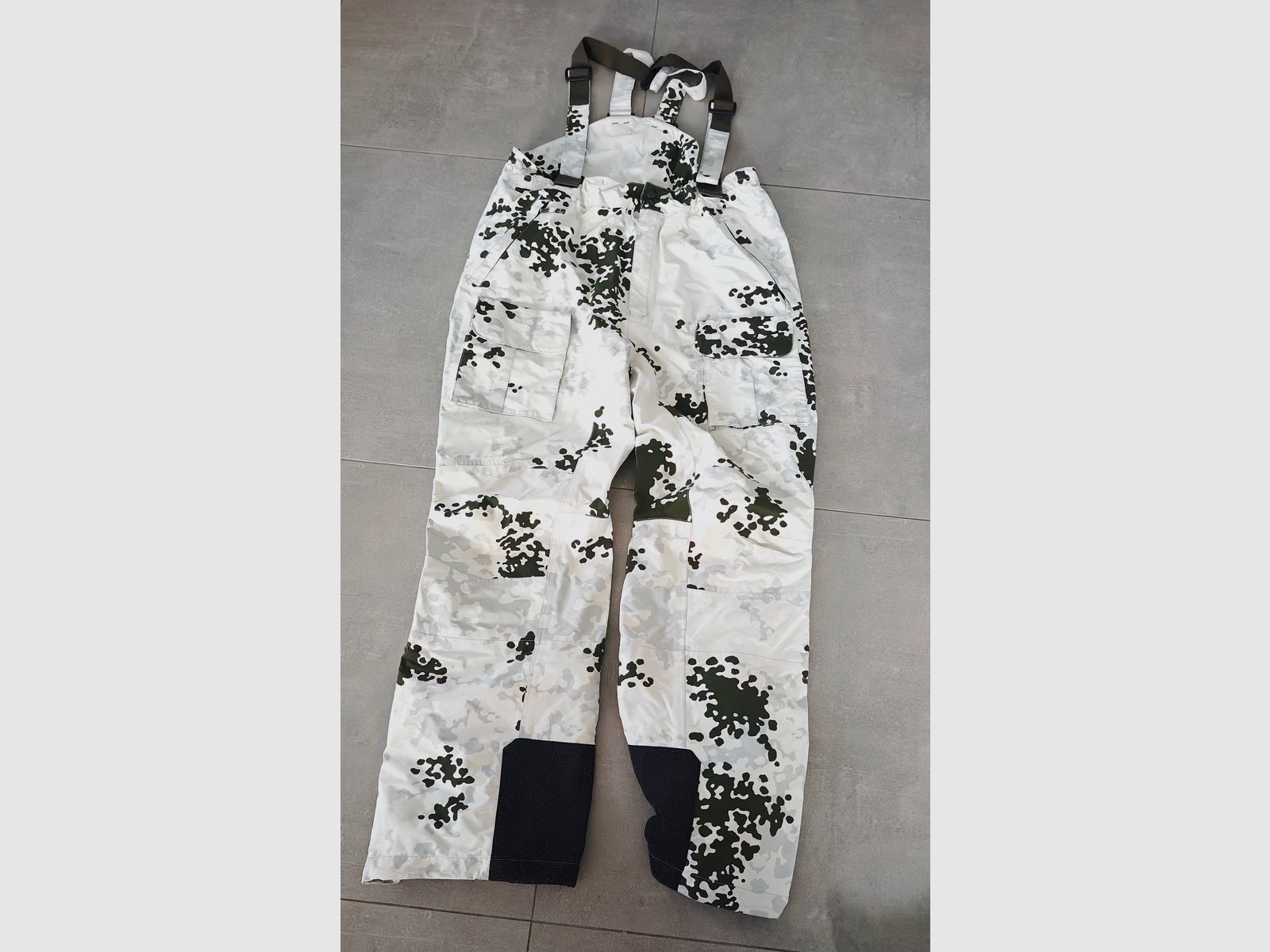 Original Carinthia Schneetarnanzughose Bundeswehr – Gore-Tex – Größe L – Selten – Top Zustand