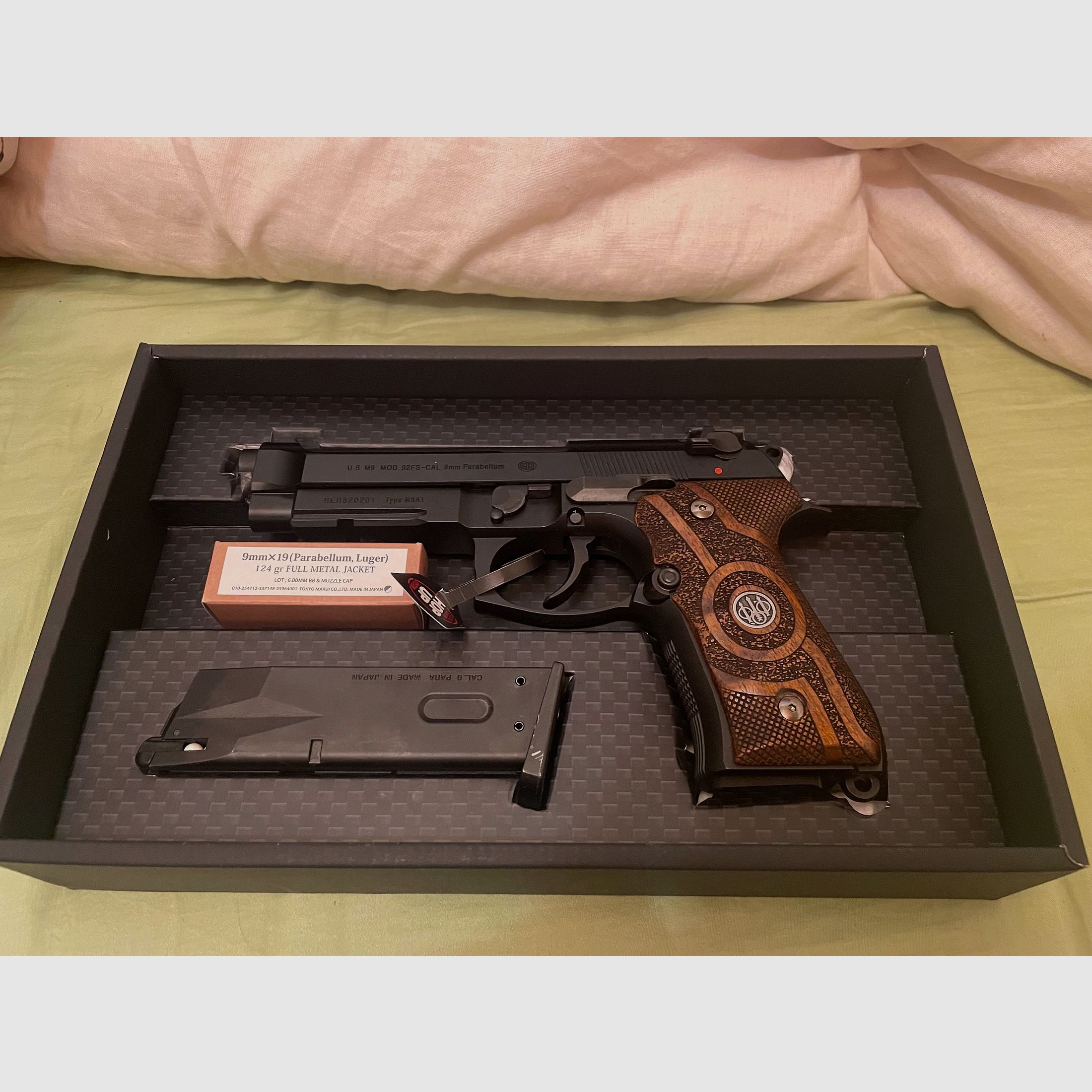 Collezione Airsoft - Tokyo Marui, HiCapa, WE - Beretta e AAP-01 aggiornamenti; portaplacca Zentauron Ares e molta attrezzatura